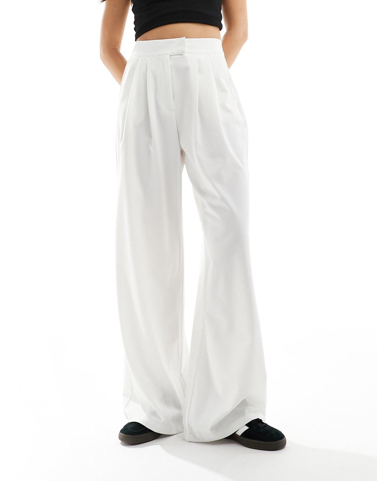 Stradiarius tailored pleat front trousers in ecru - ASOS Sample Sale