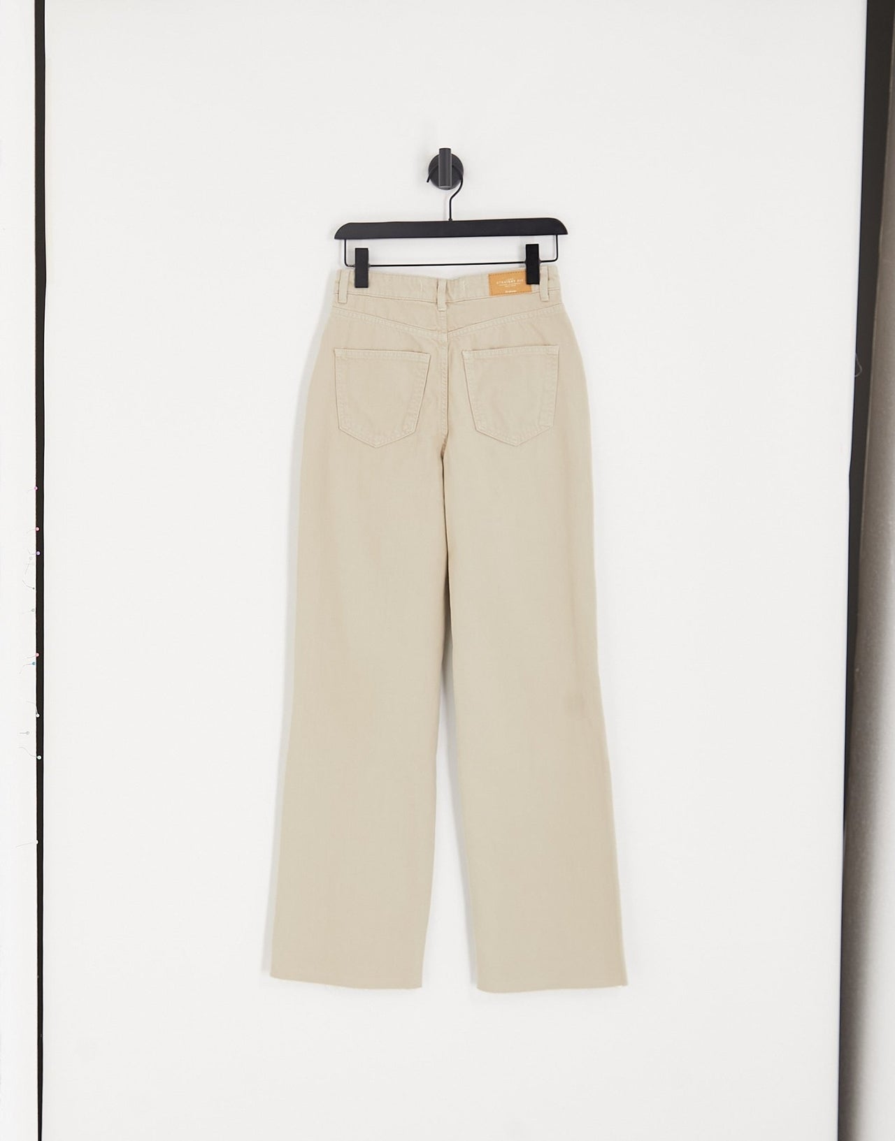 Stradivarius 90s dad jean in sand - ASOS Sample Sale