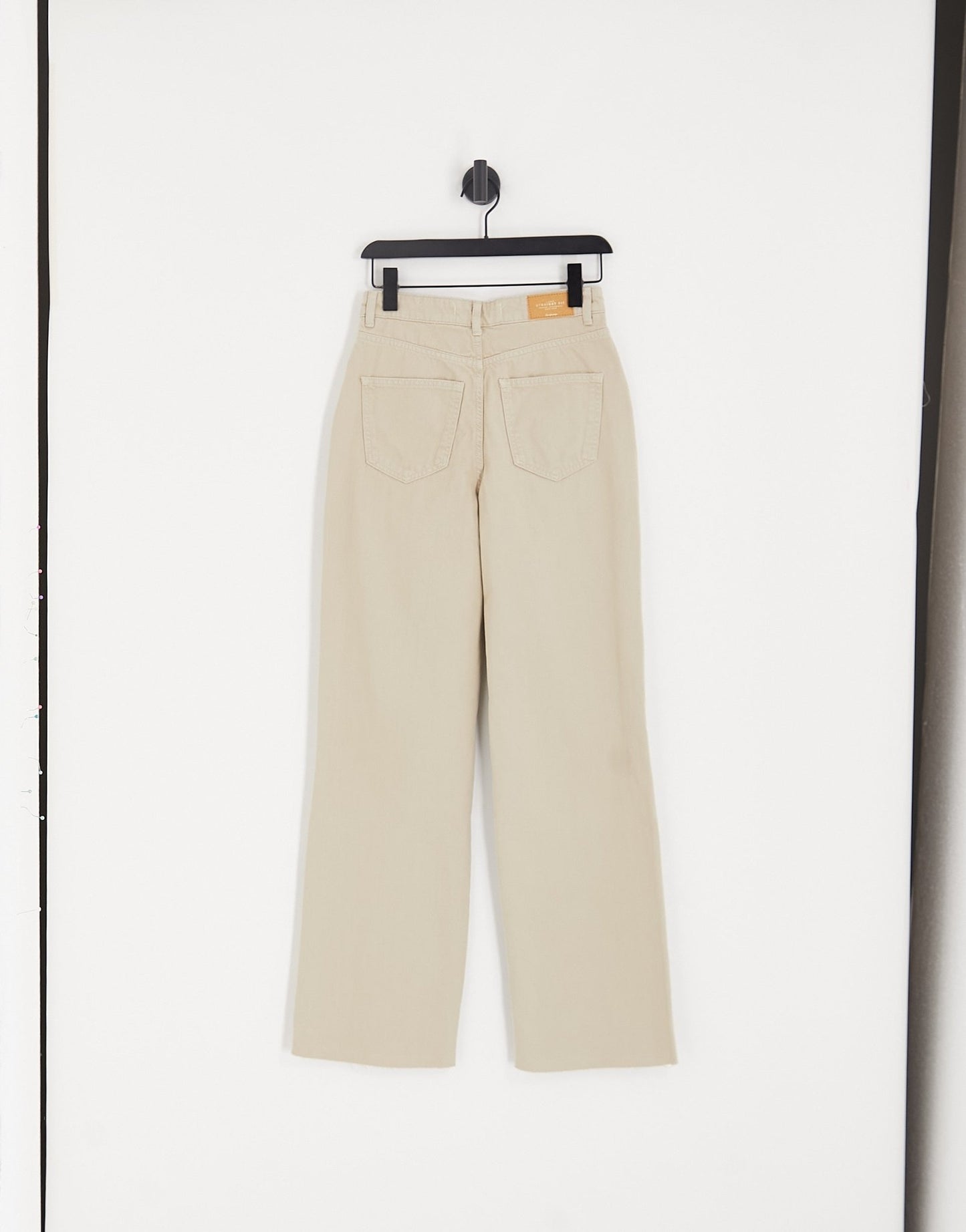 Stradivarius 90s dad jean in sand - ASOS Sample Sale