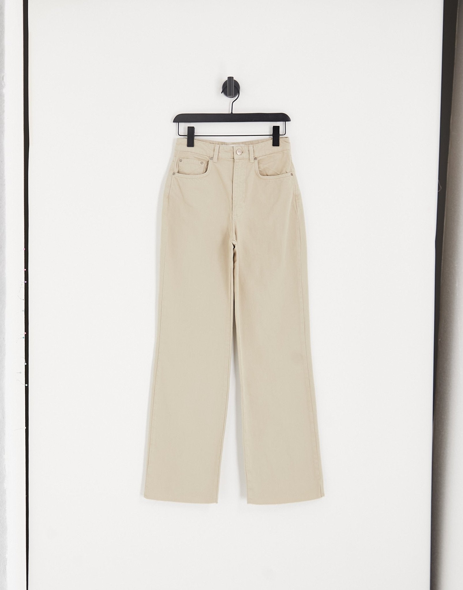 Stradivarius 90s dad jean in sand - ASOS Sample Sale