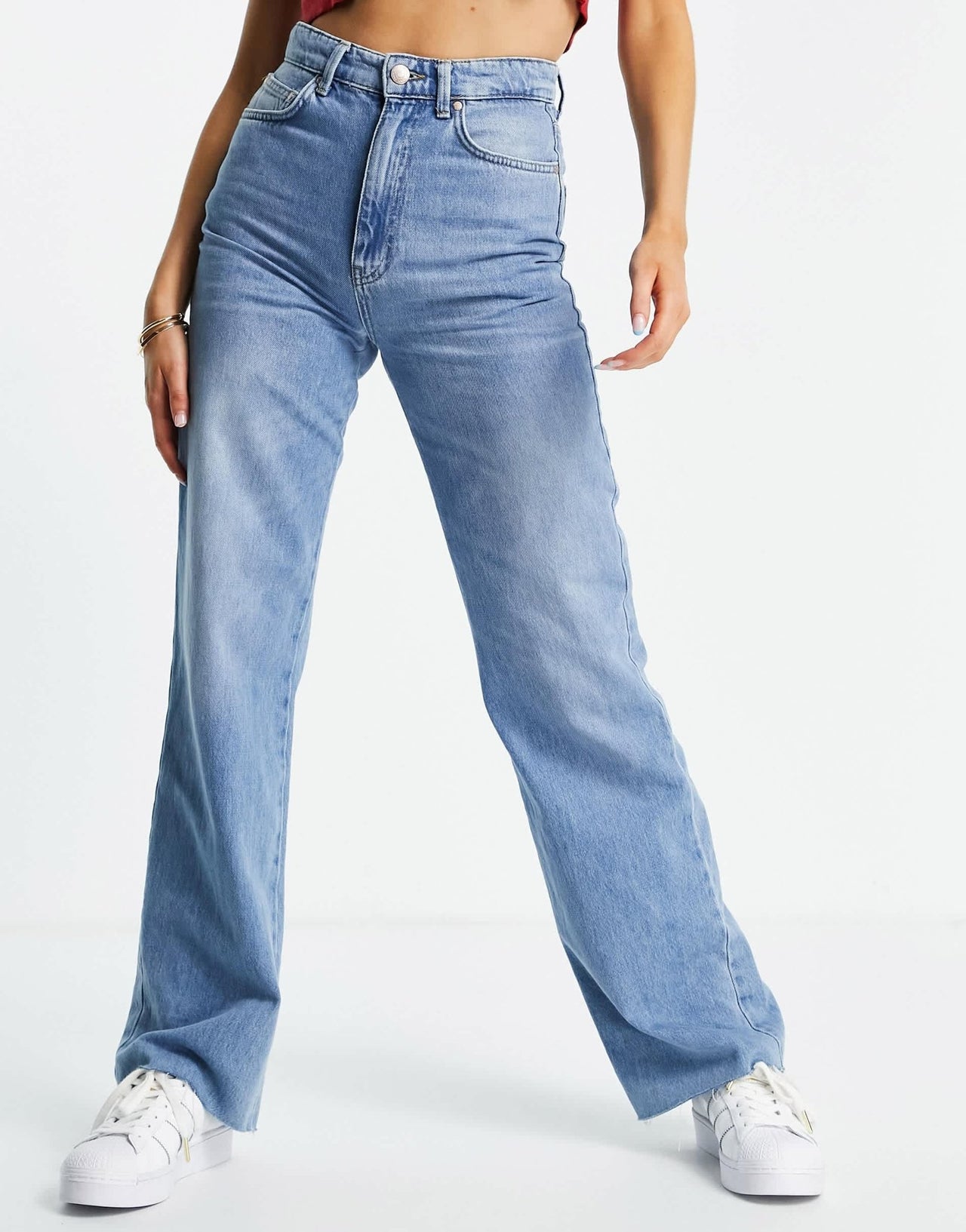 Stradivarius 90s dad jean in washed blue - ASOS Sample Sale