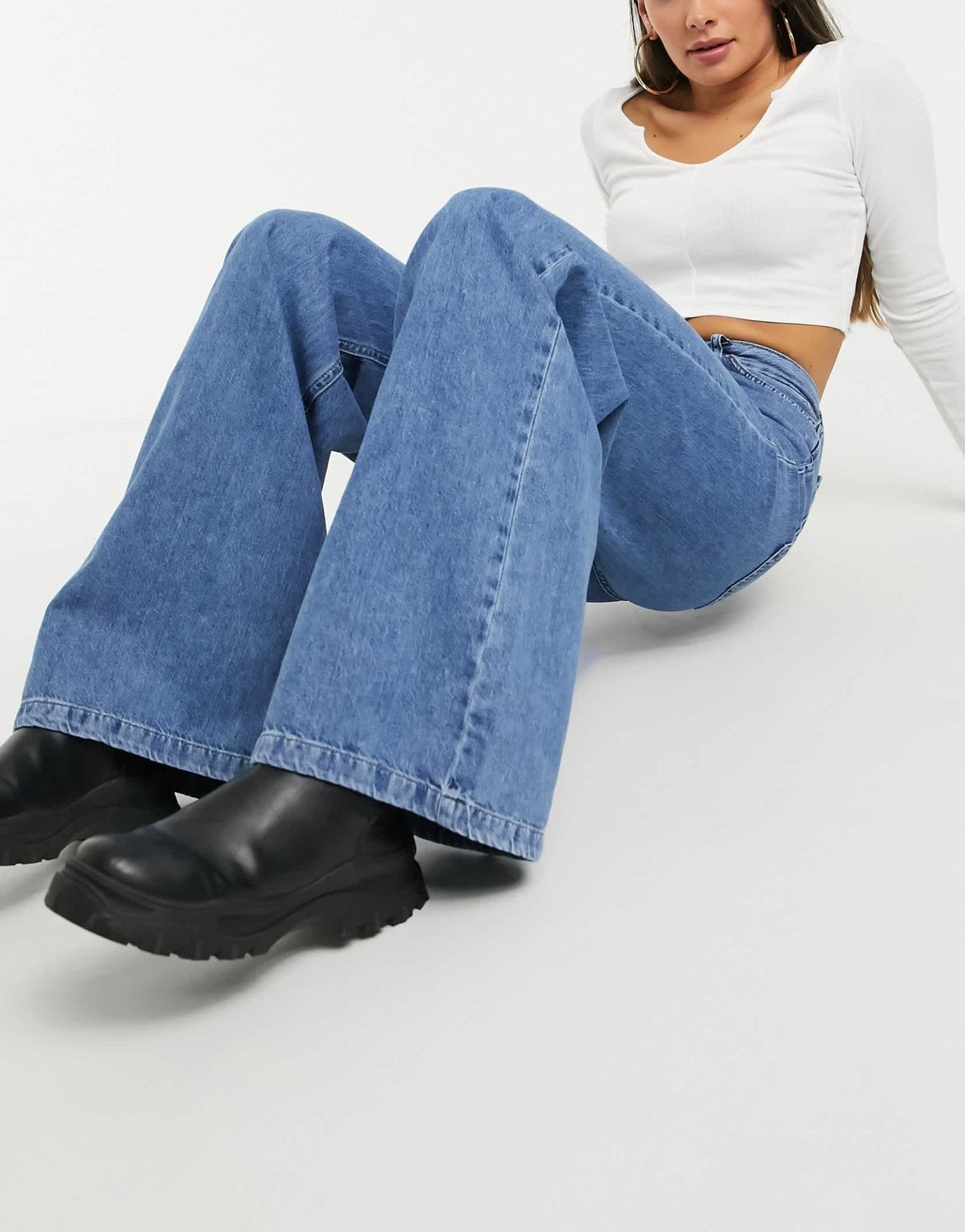Stradivarius 90s wide leg jeans in blue - ASOS Sample Sale