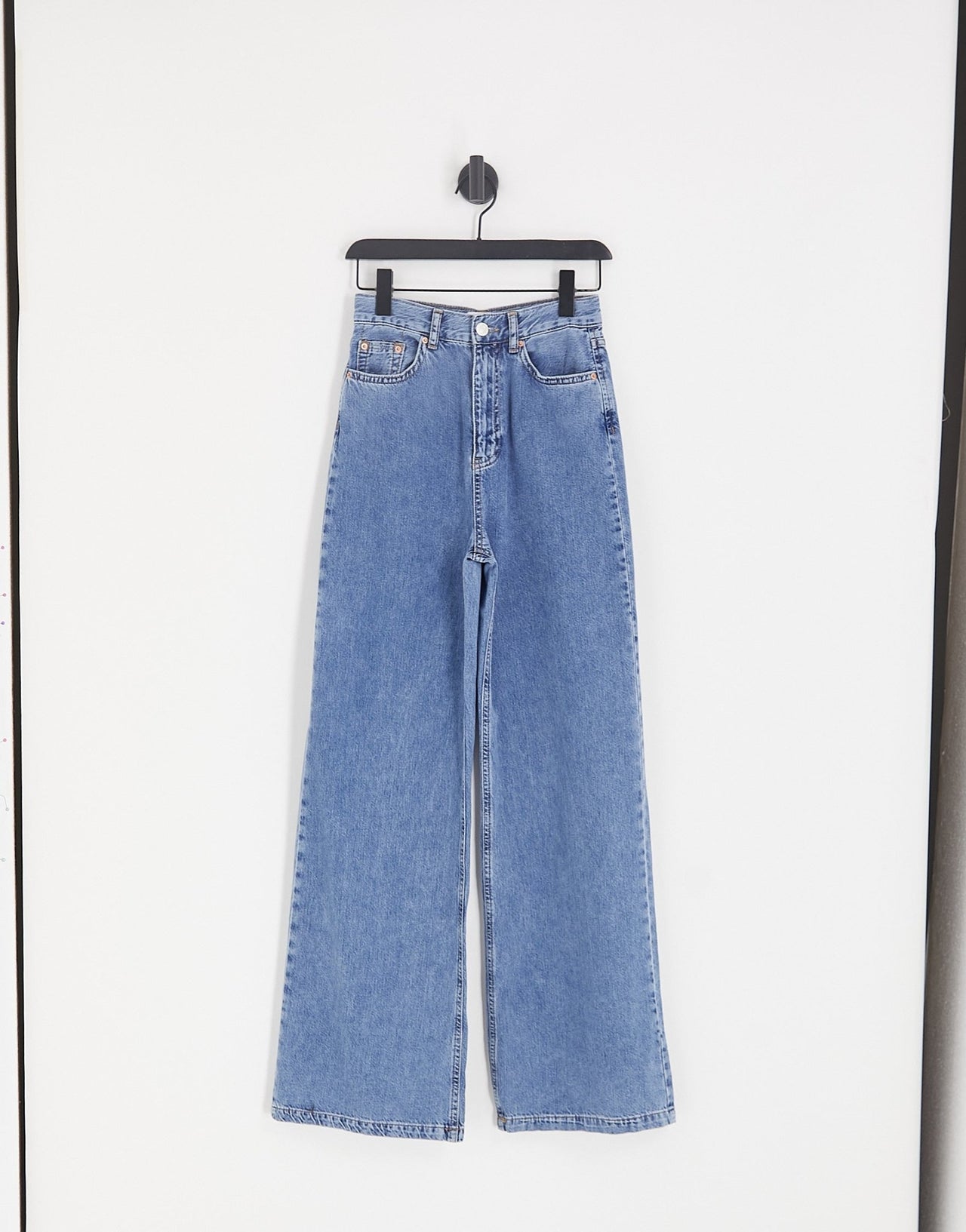 Stradivarius 90s wide leg jeans in blue - ASOS Sample Sale