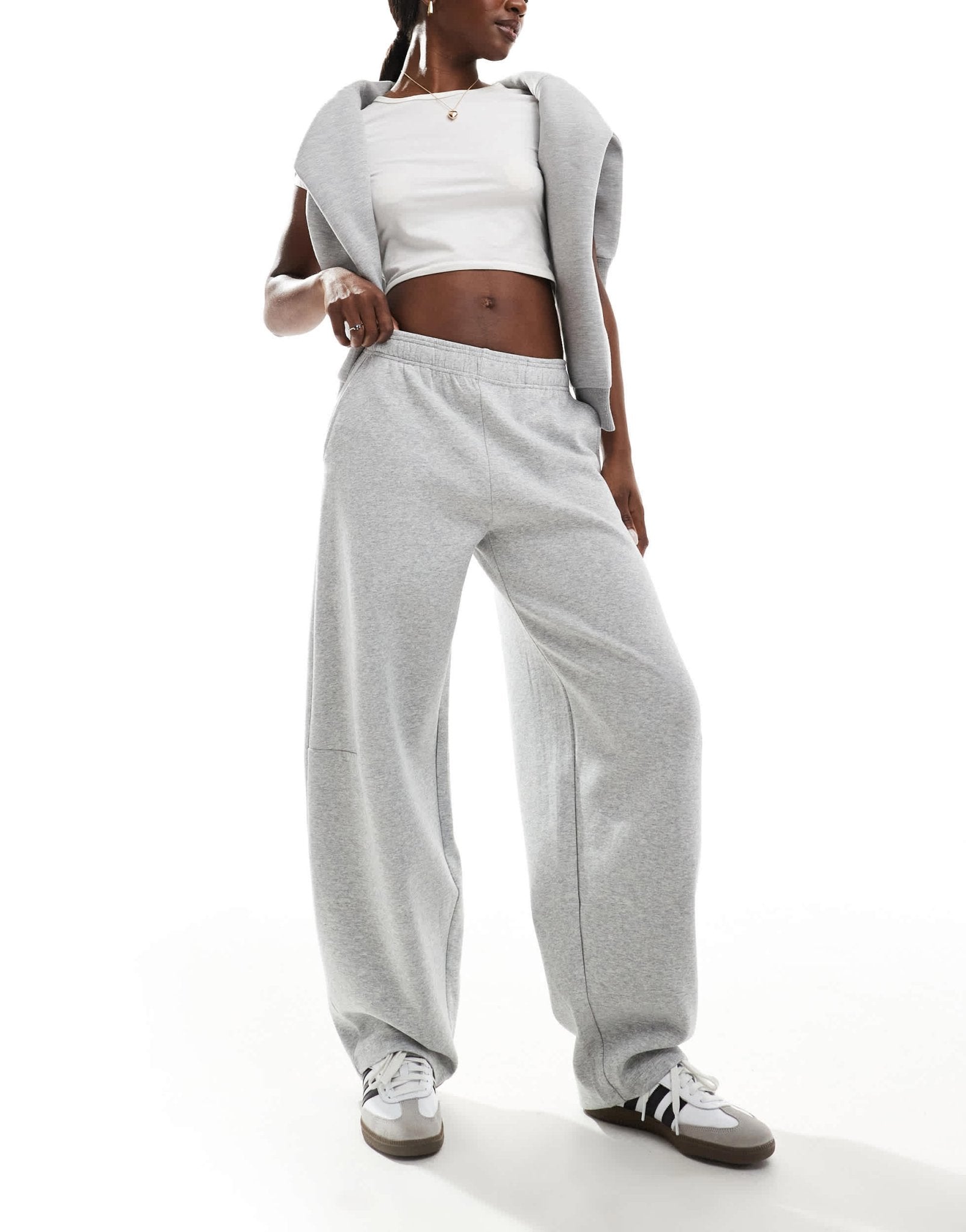 Stradivarius balloon jogger in grey - ASOS Sample Sale