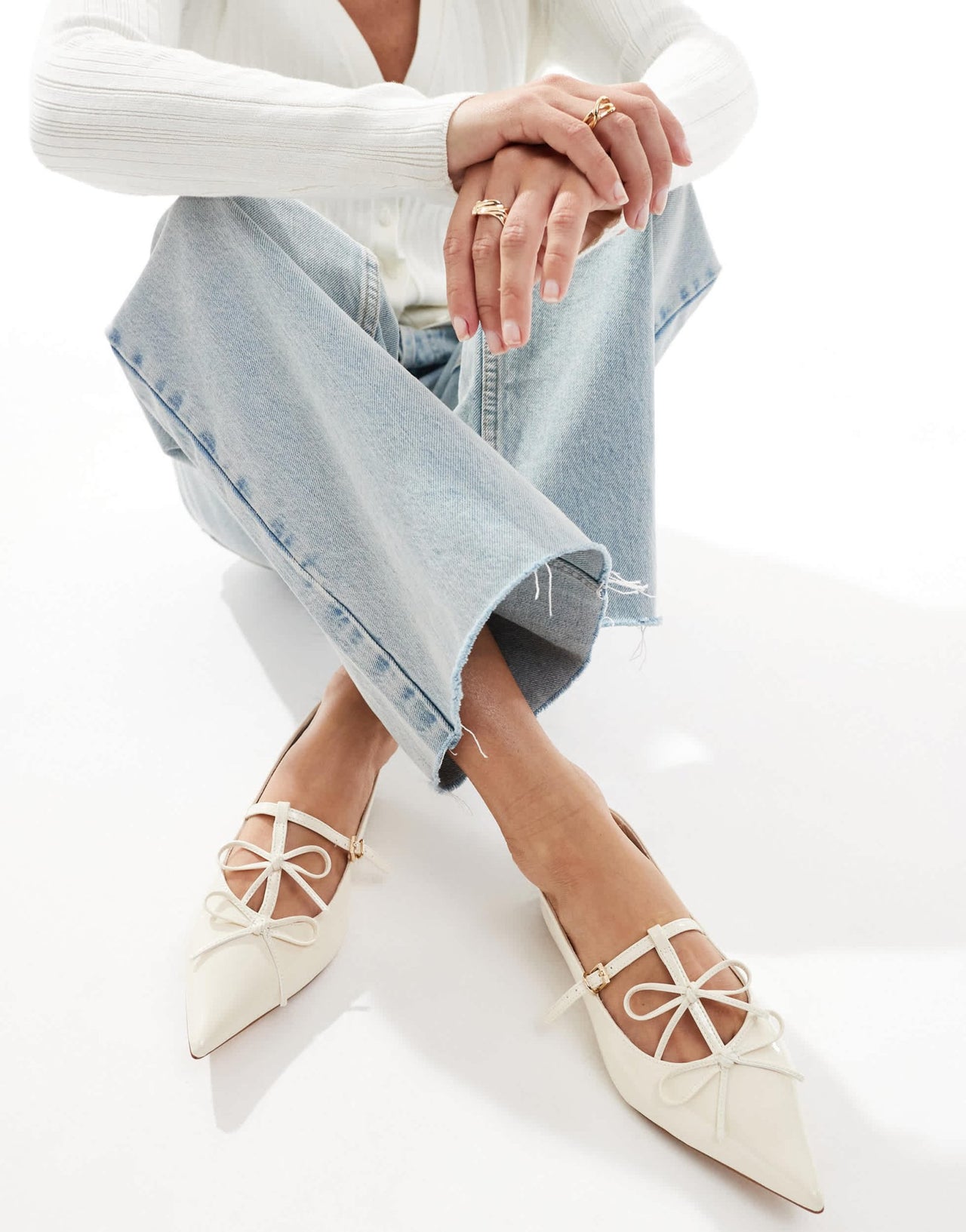 Stradivarius bow detail pointed flat shoe in white - ASOS Sample Sale