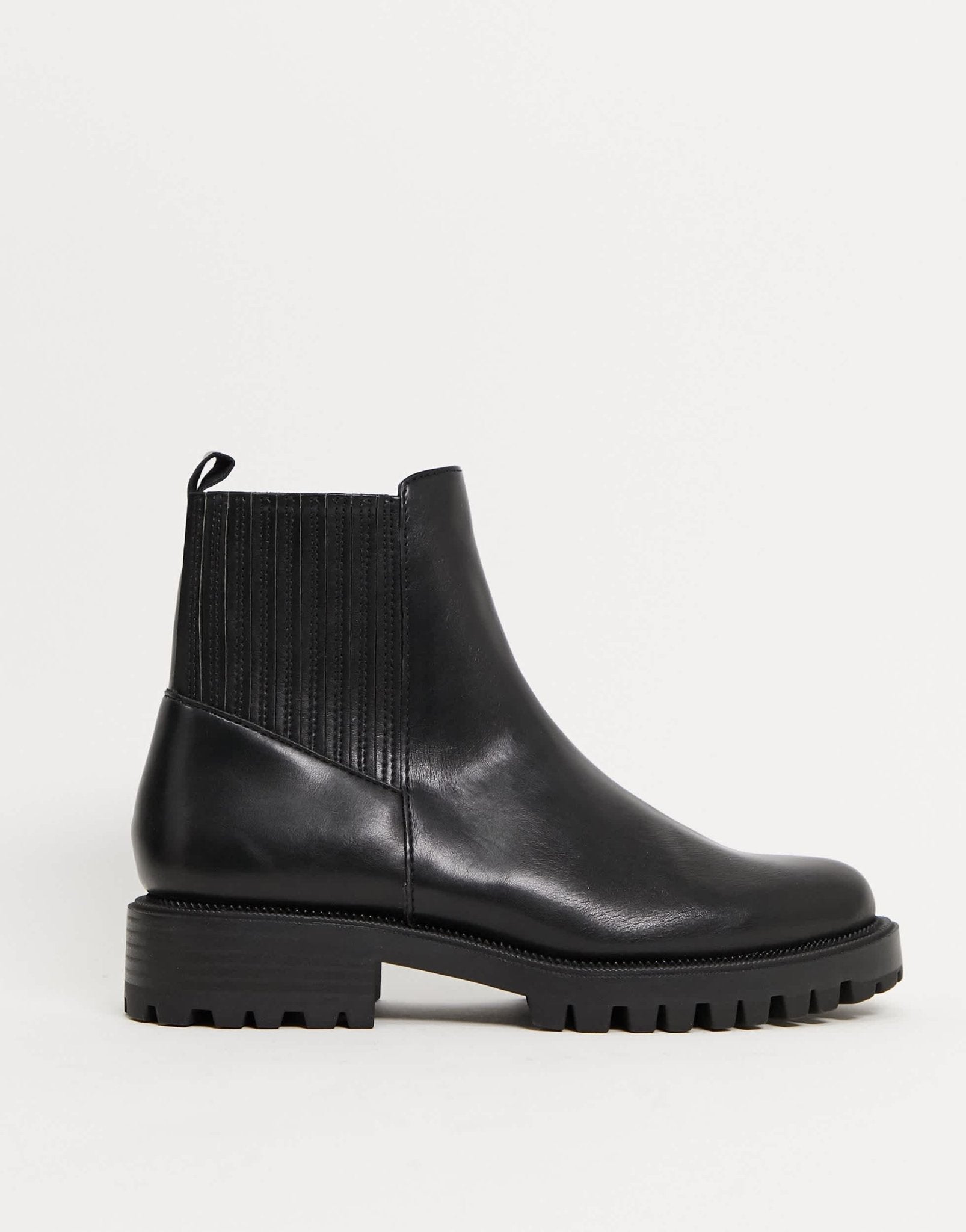Stradivarius chunky chelsea boots in black - ASOS Sample Sale