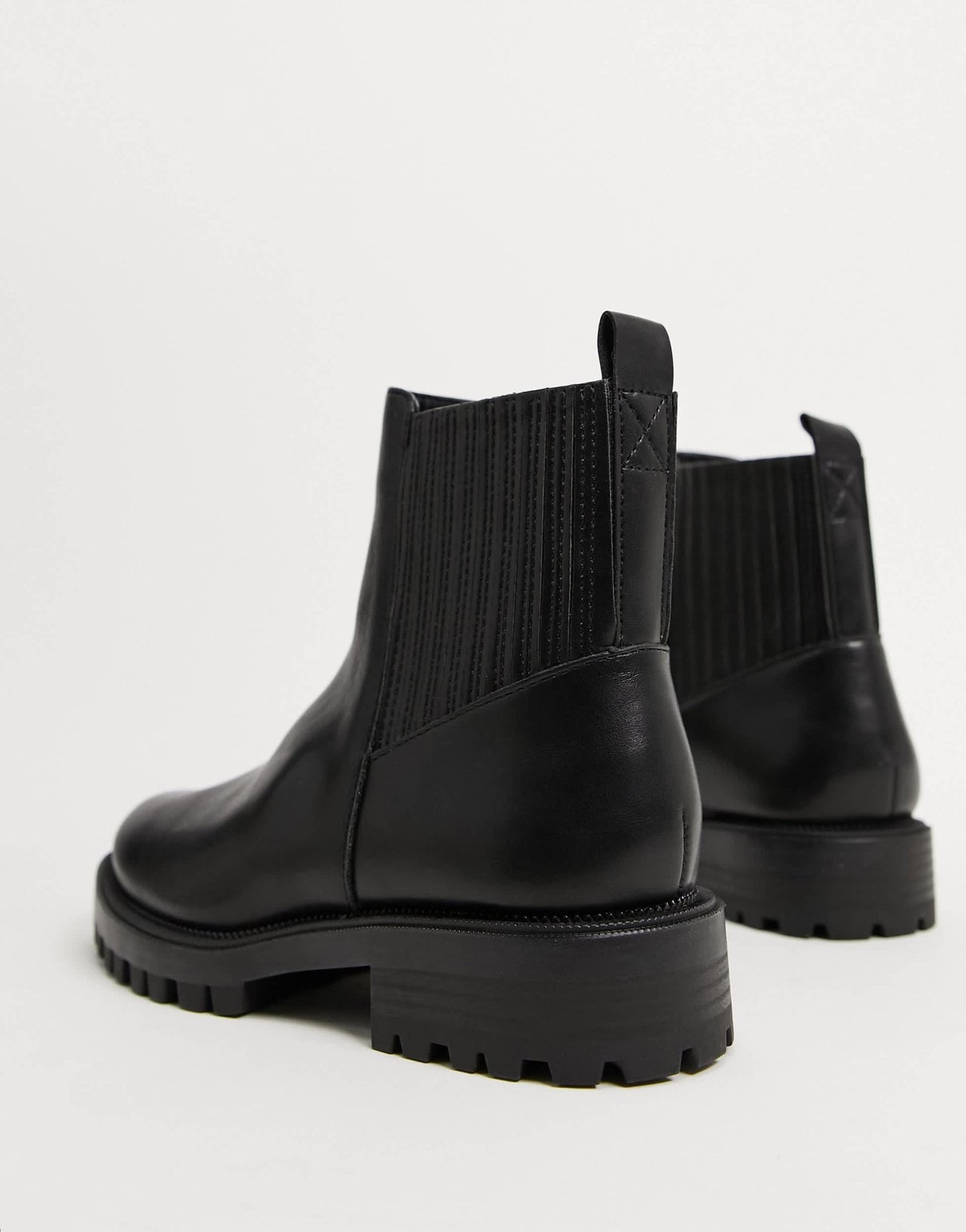 Stradivarius chunky chelsea boots in black - ASOS Sample Sale