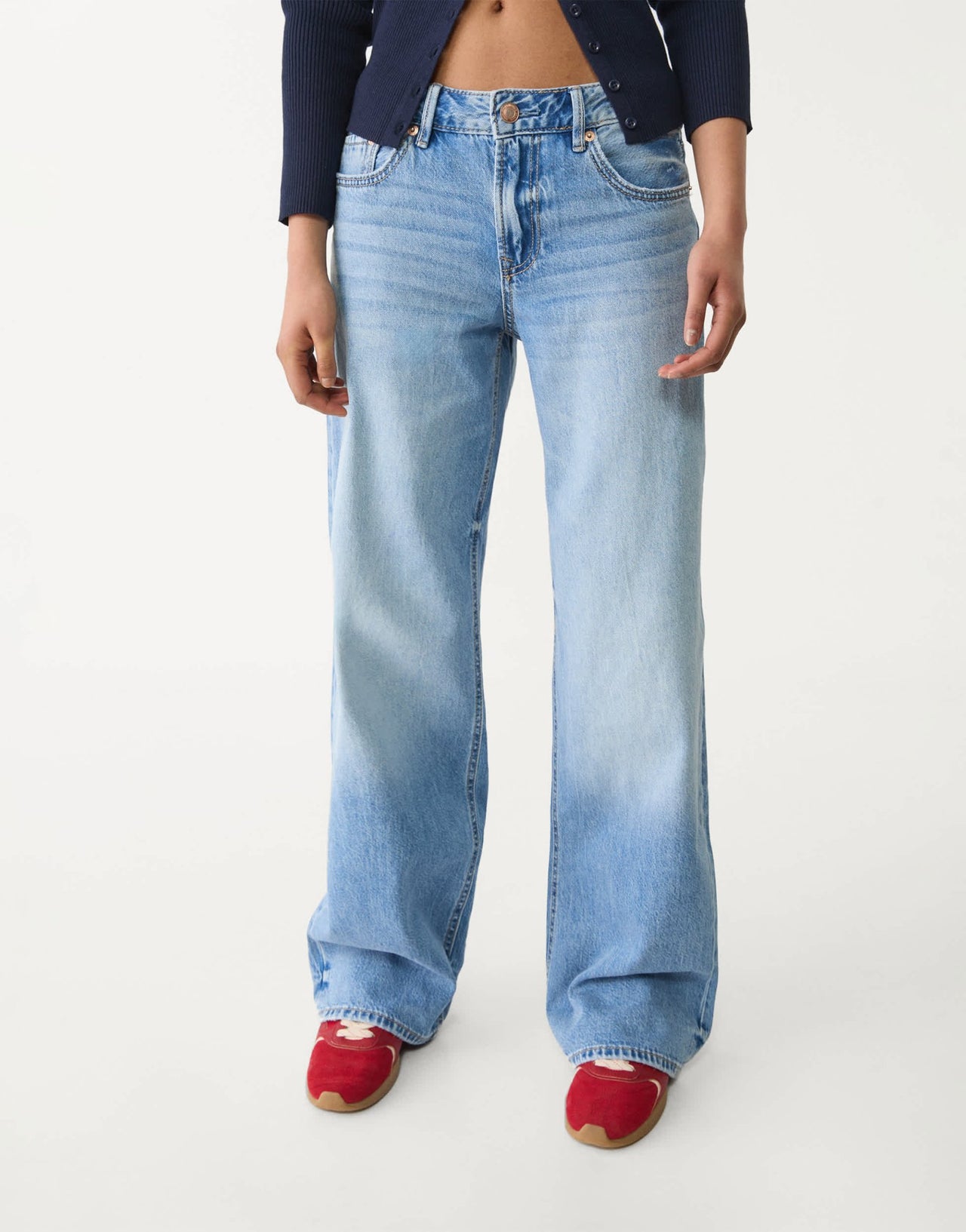 Stradivarius D91 low rise wide leg jean in light blue - ASOS Sample Sale