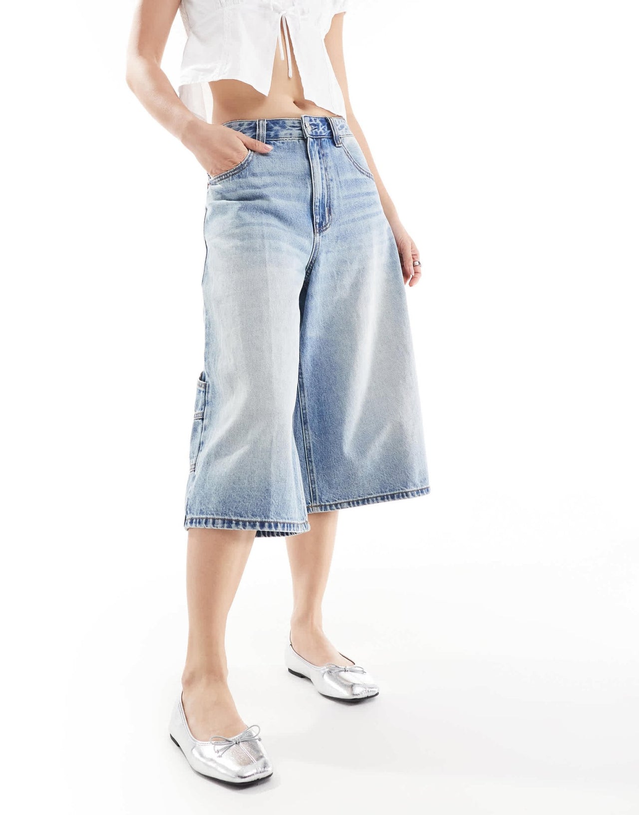 Stradivarius denim carpenter jort in medium blue - ASOS Sample Sale