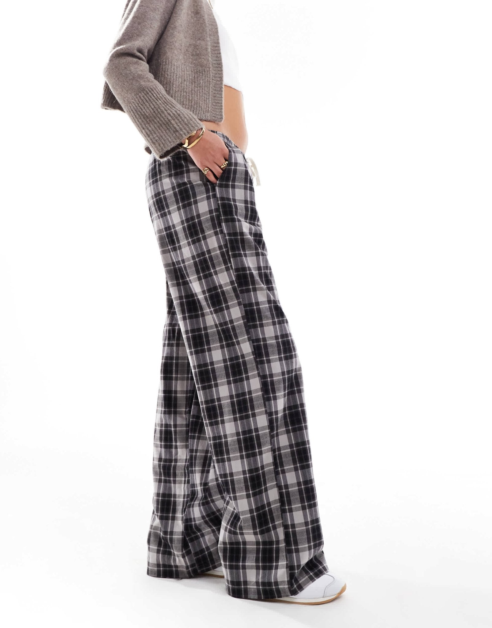 Stradivarius elasticated waist trouser in grey check - ASOS Sample Sale