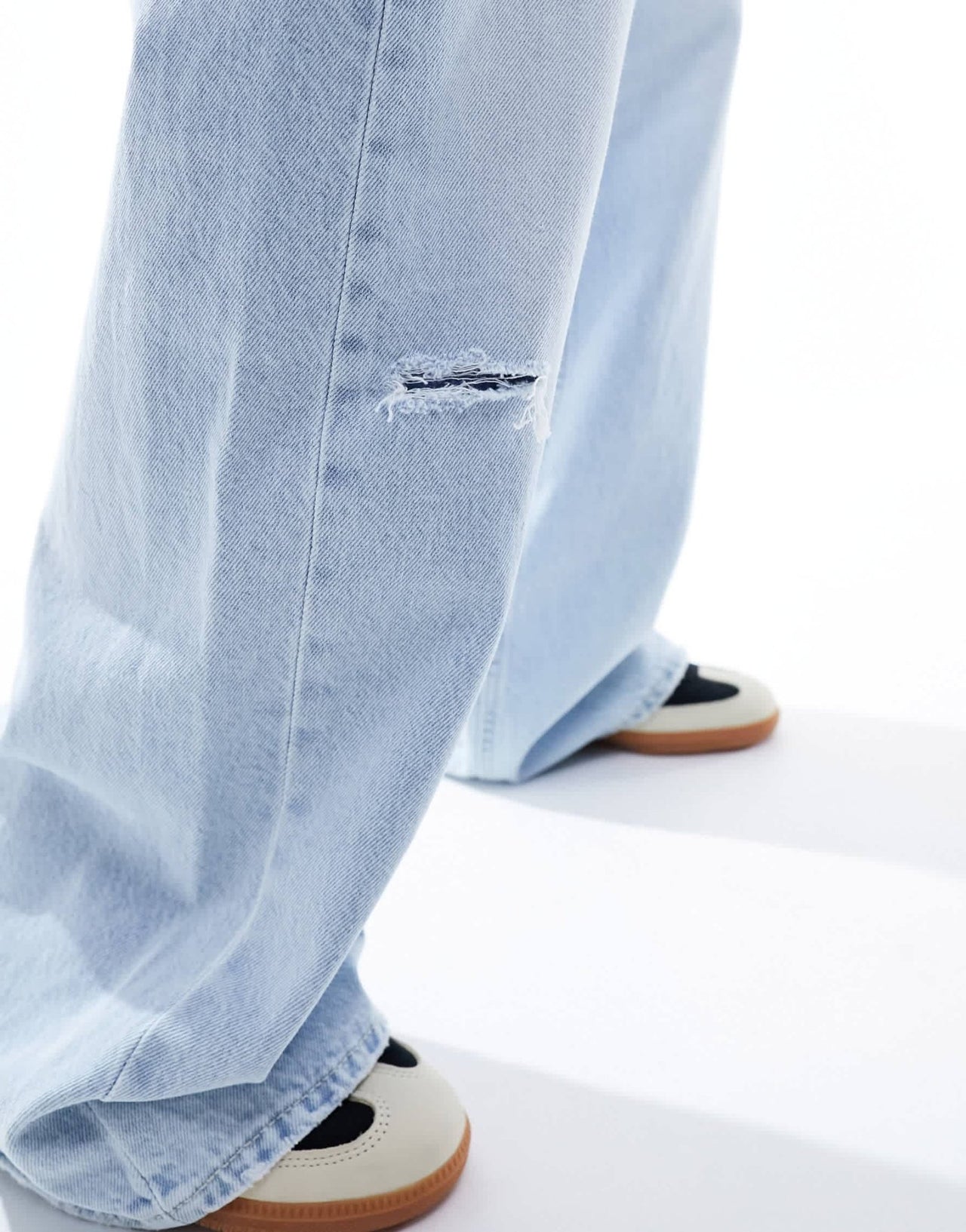 Stradivarius fluid wide leg jean in light wash - ASOS Sample Sale