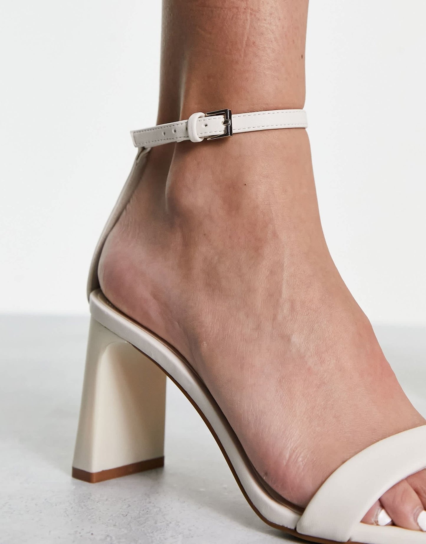 Stradivarius heeled sandal in white - ASOS Sample Sale