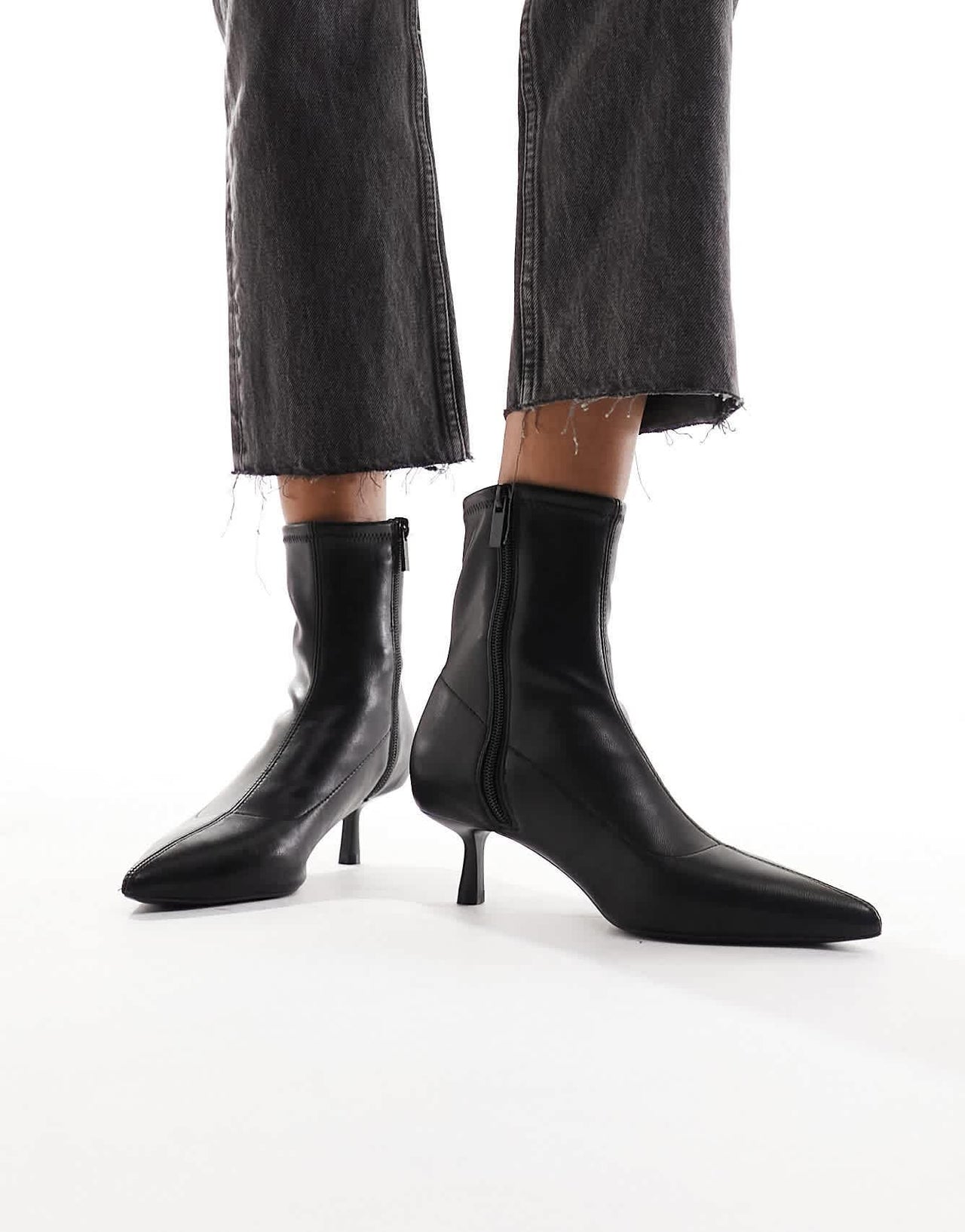 Stradivarius kitten heel boot in black - ASOS Sample Sale