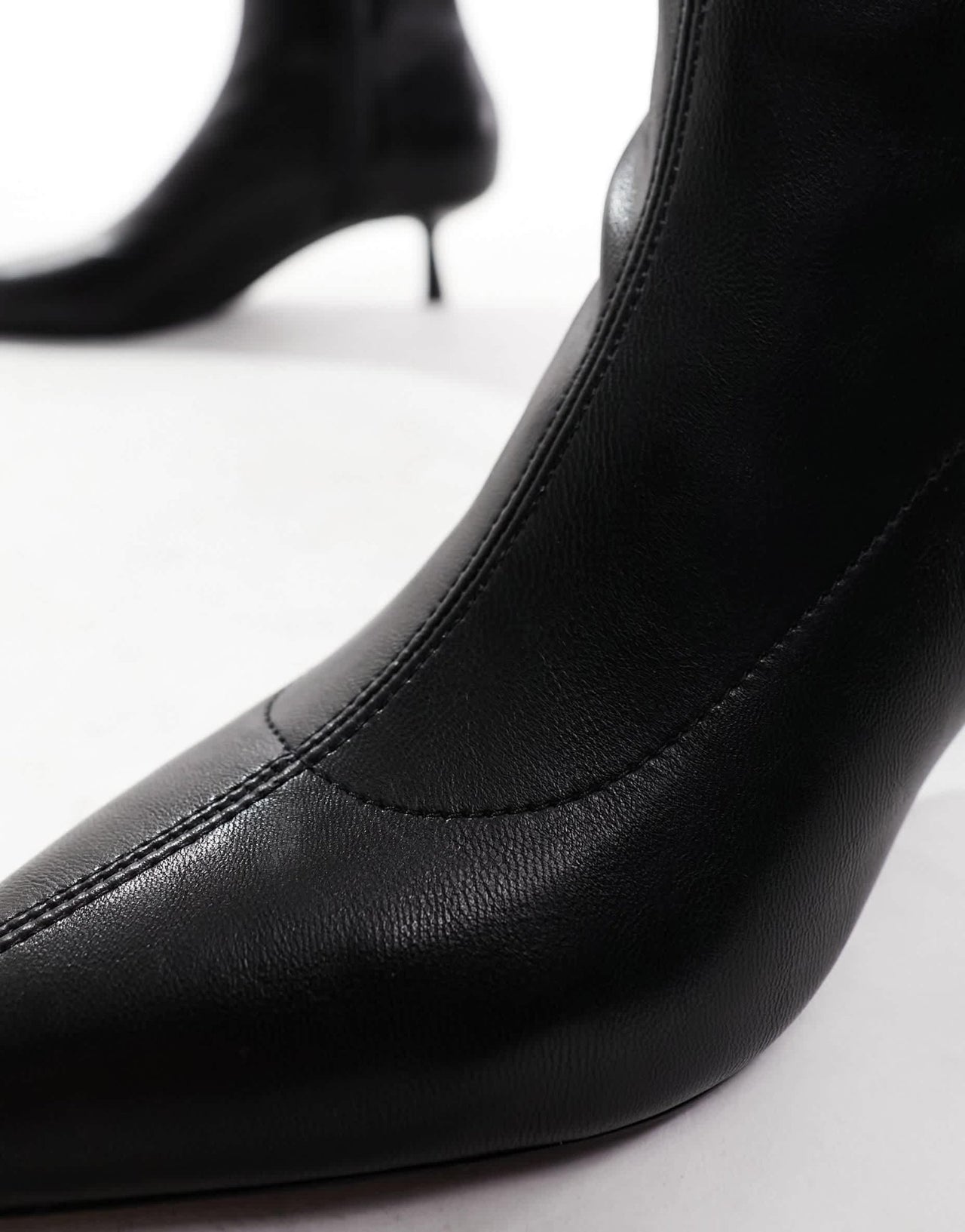 Stradivarius kitten heel boot in black - ASOS Sample Sale