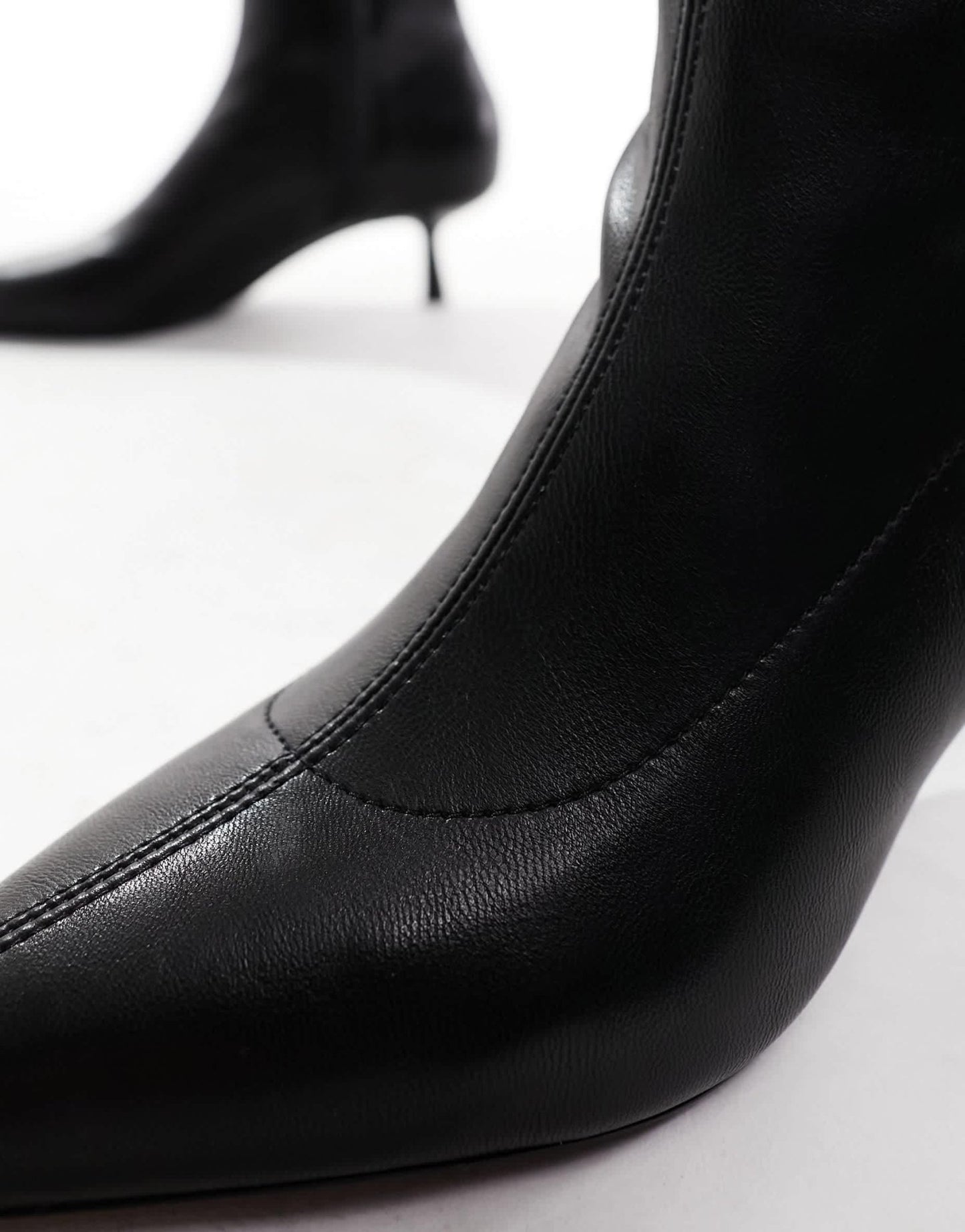 Stradivarius kitten heel boot in black - ASOS Sample Sale