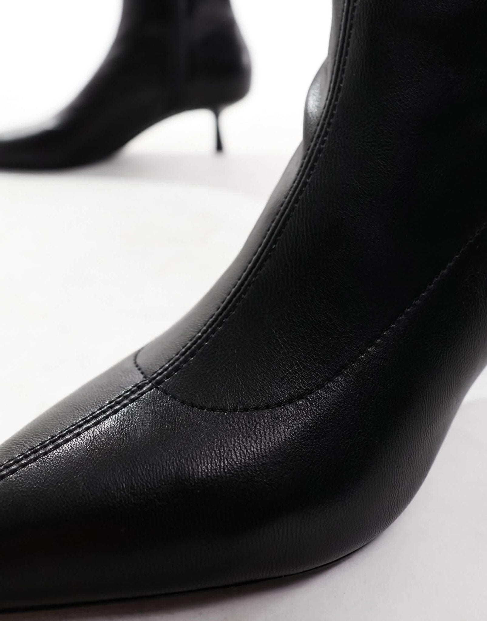Stradivarius kitten heel boot in black - ASOS Sample Sale