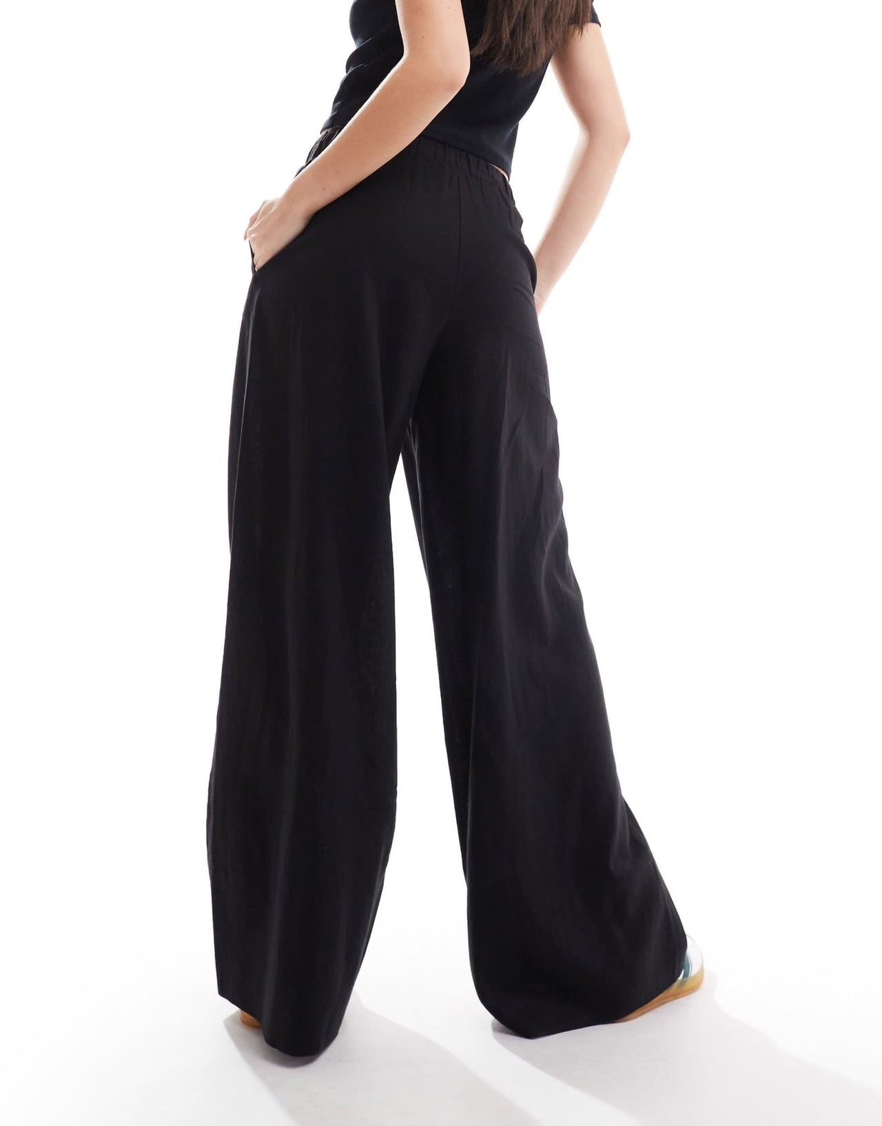 Stradivarius linen look super wide leg trouser in black - ASOS Sample Sale