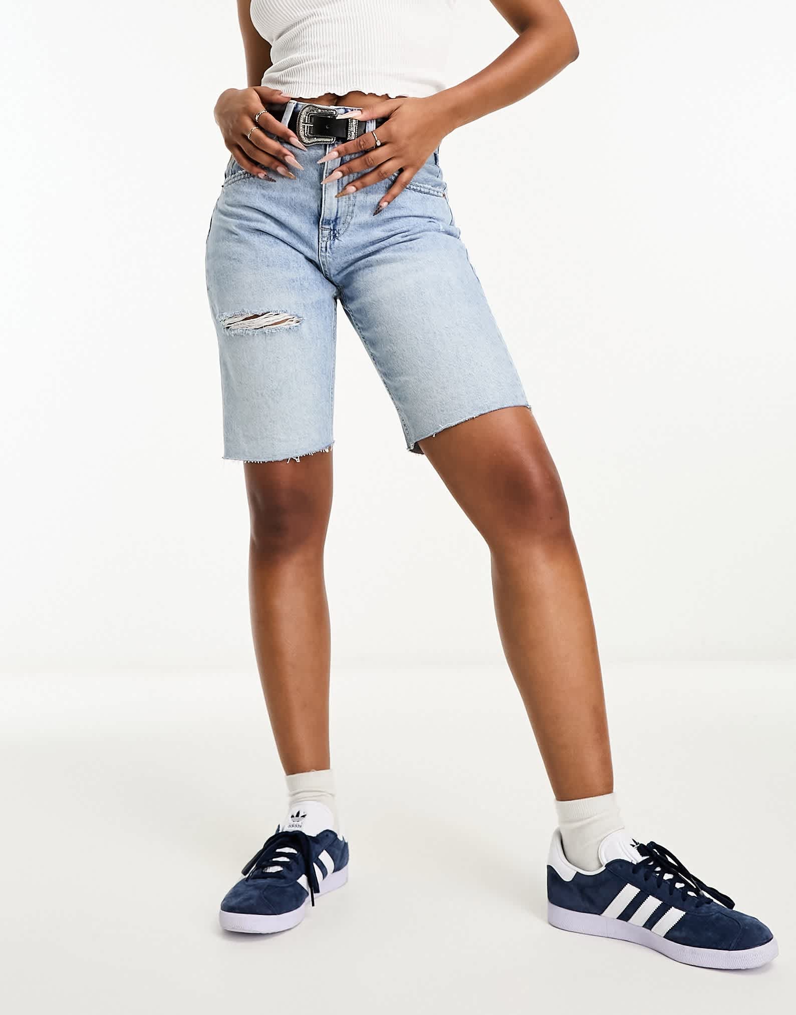 Stradivarius longline denim jort in vintage wash - ASOS Sample Sale