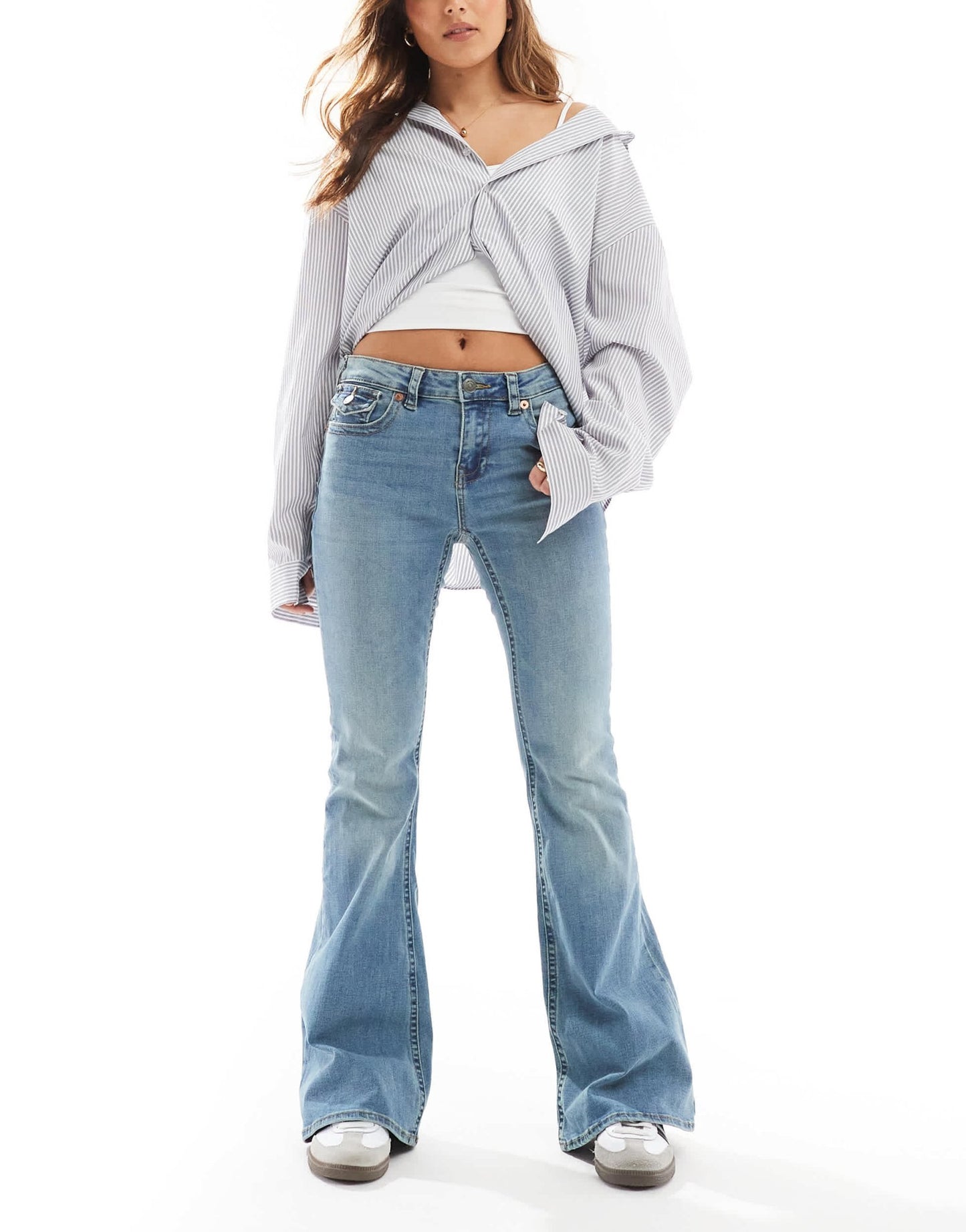 Stradivarius low rise flare jean in mid blue - ASOS Sample Sale