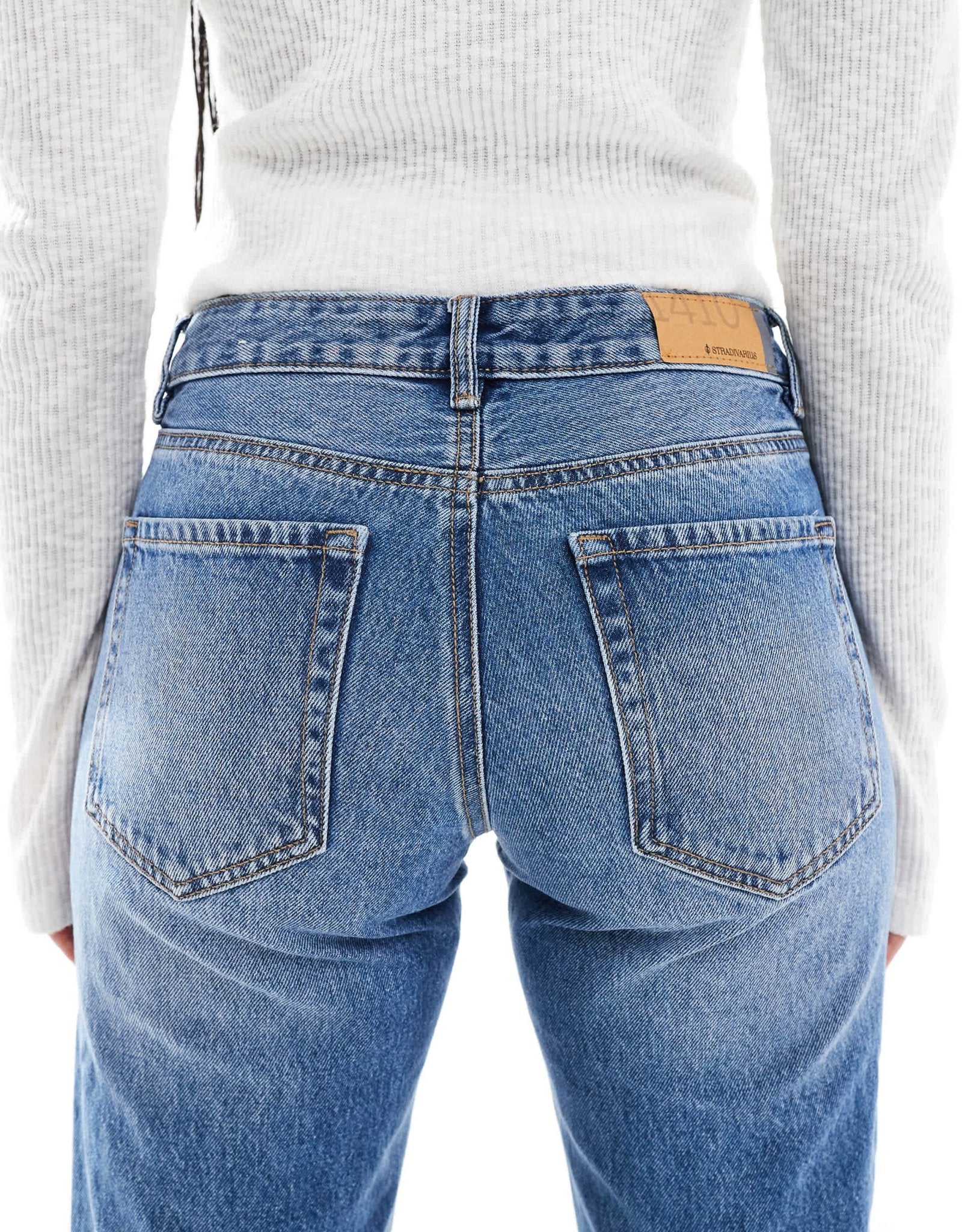 Stradivarius low waist straight leg jean in medium wash blue - ASOS Sample Sale