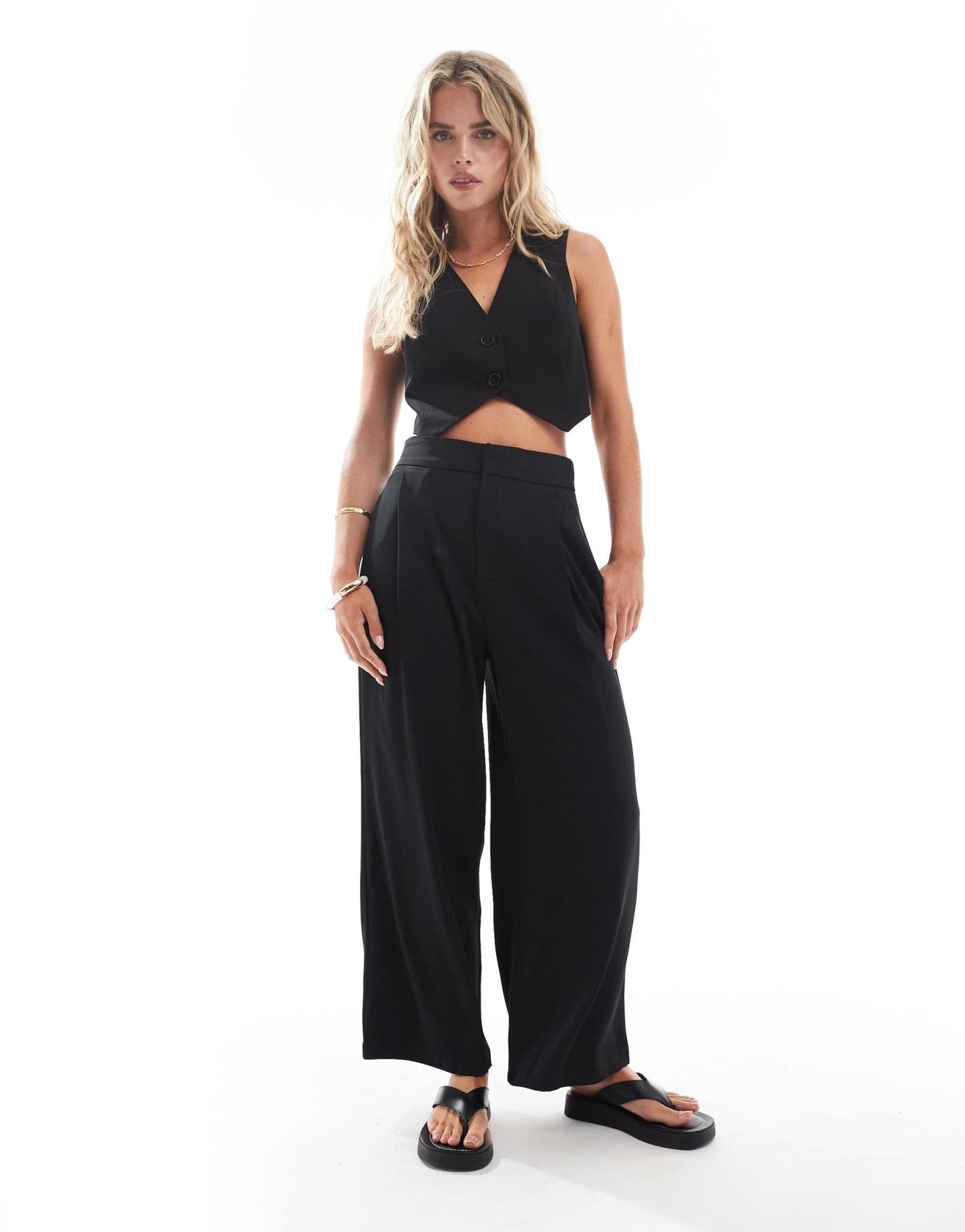 Stradivarius Petite cropped tailored trouser in black - ASOS Sample Sale