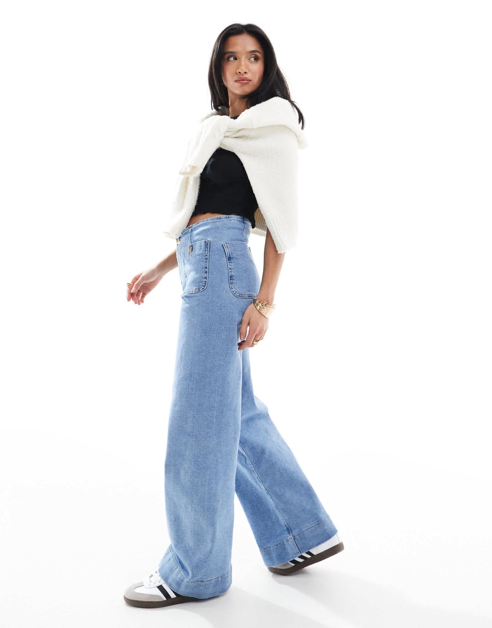 Stradivarius Petite D77 staight leg jean with button detail in mid wash - ASOS Sample Sale