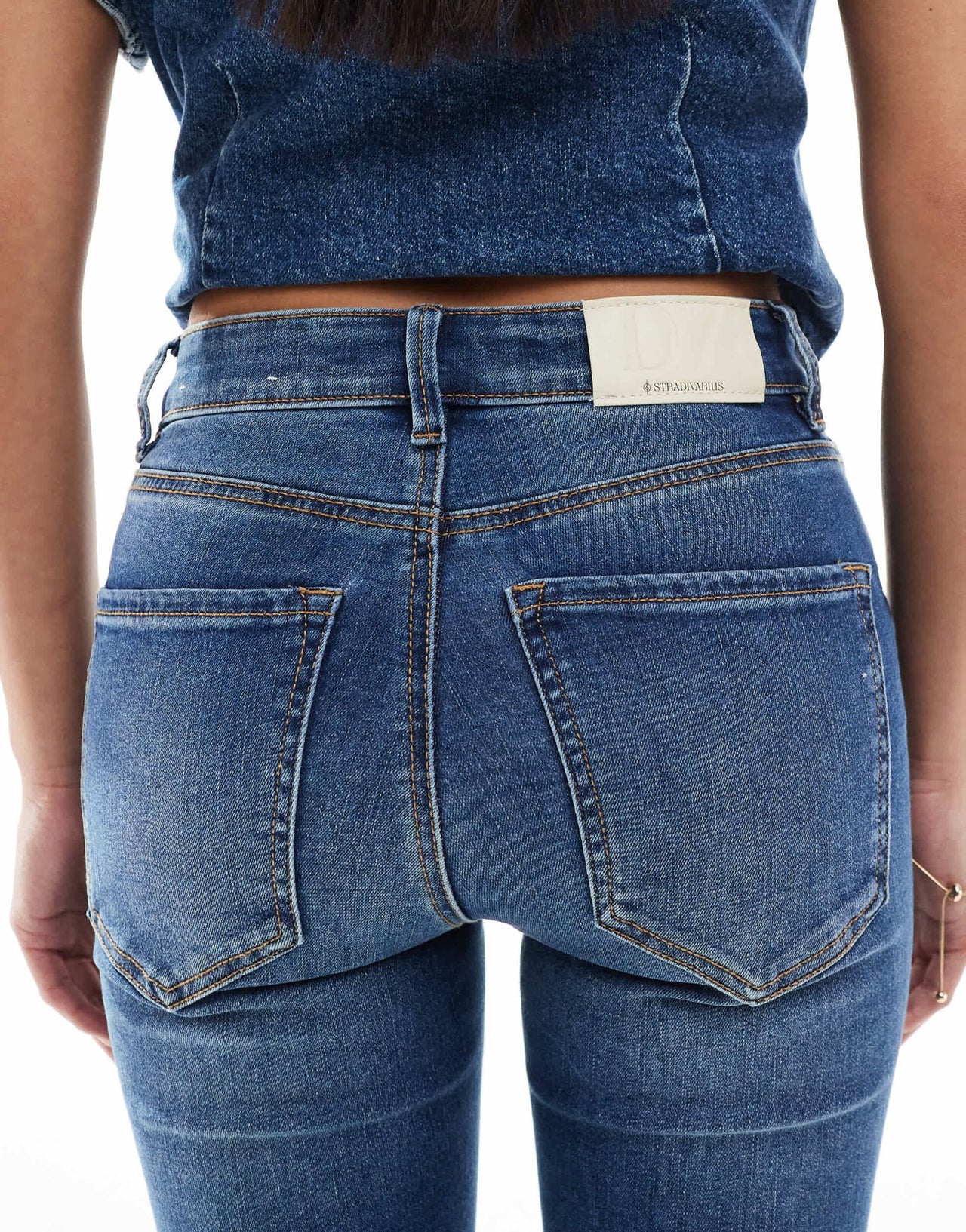 Stradivarius Petite D78 cropped flare jean in medium wash - ASOS Sample Sale