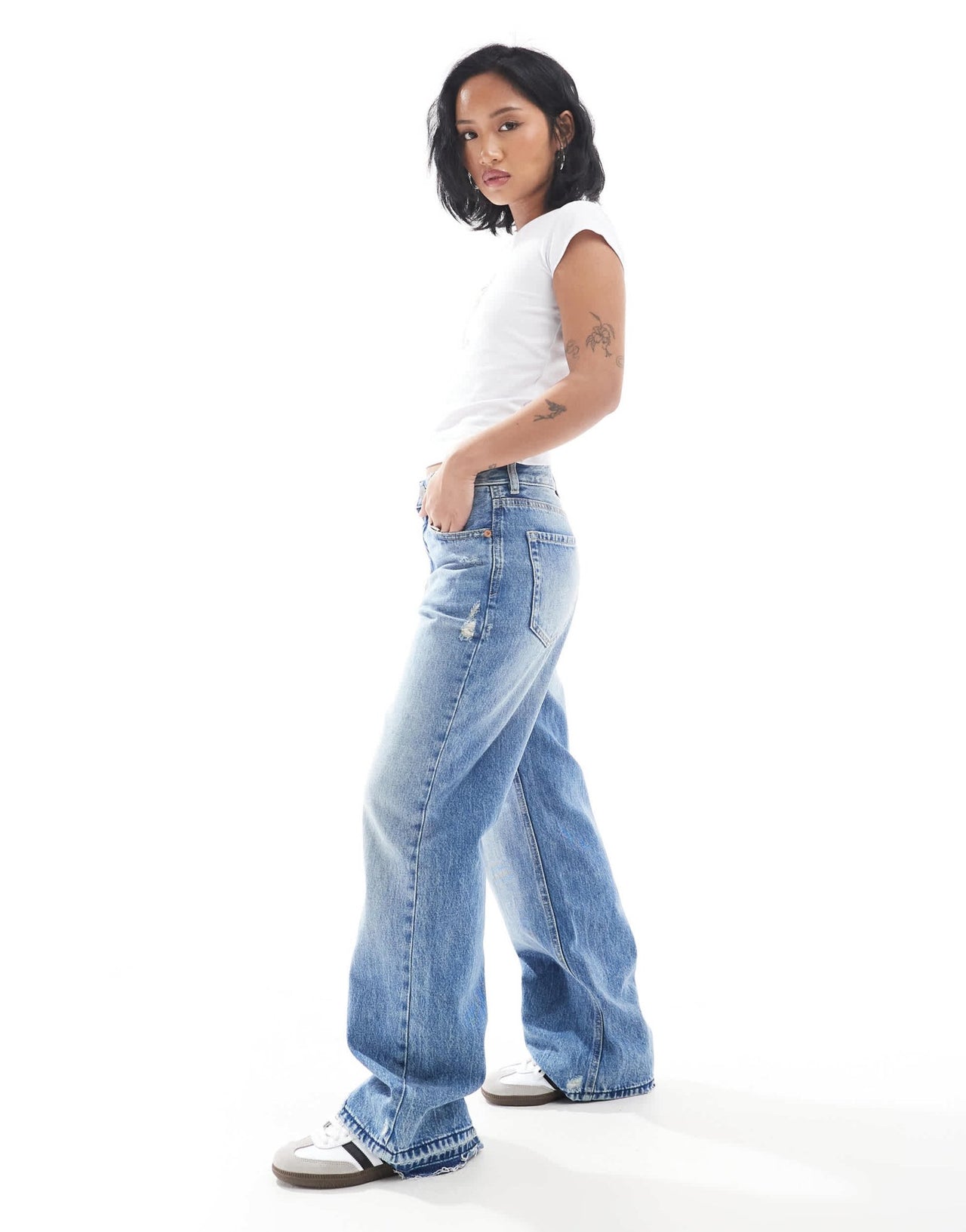 Stradivarius Petite D92 straight jeans in medium wash - ASOS Sample Sale