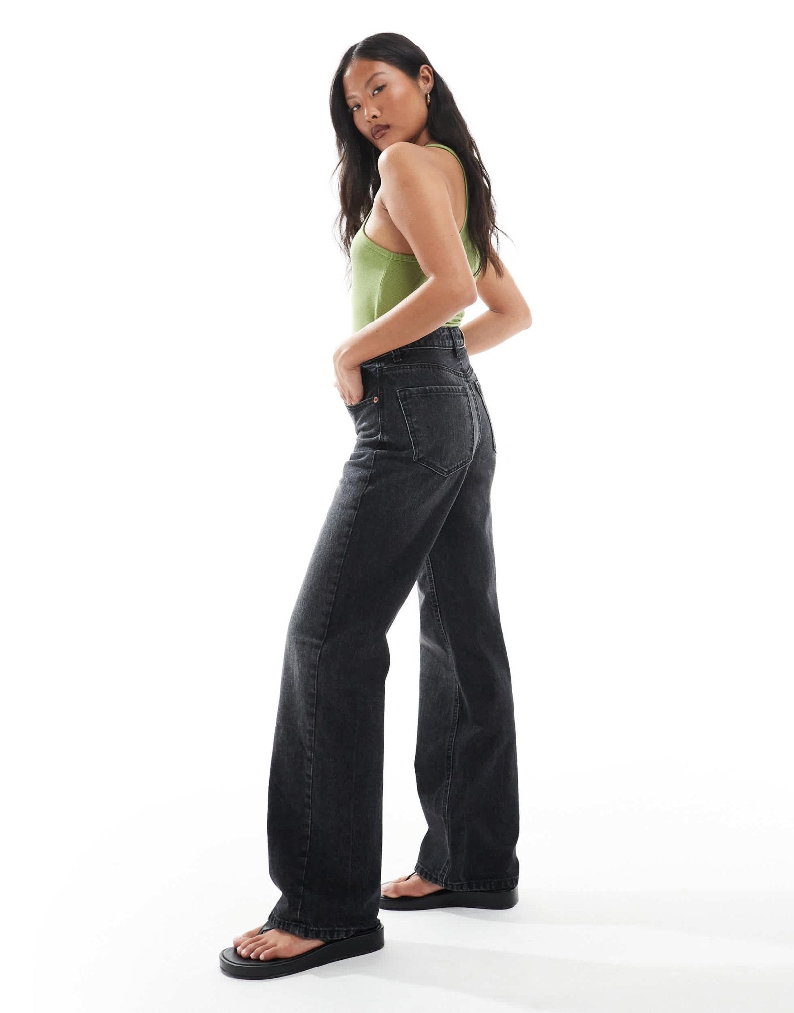 Stradivarius Petite D92 wide leg dad jeans in black - ASOS Sample Sale