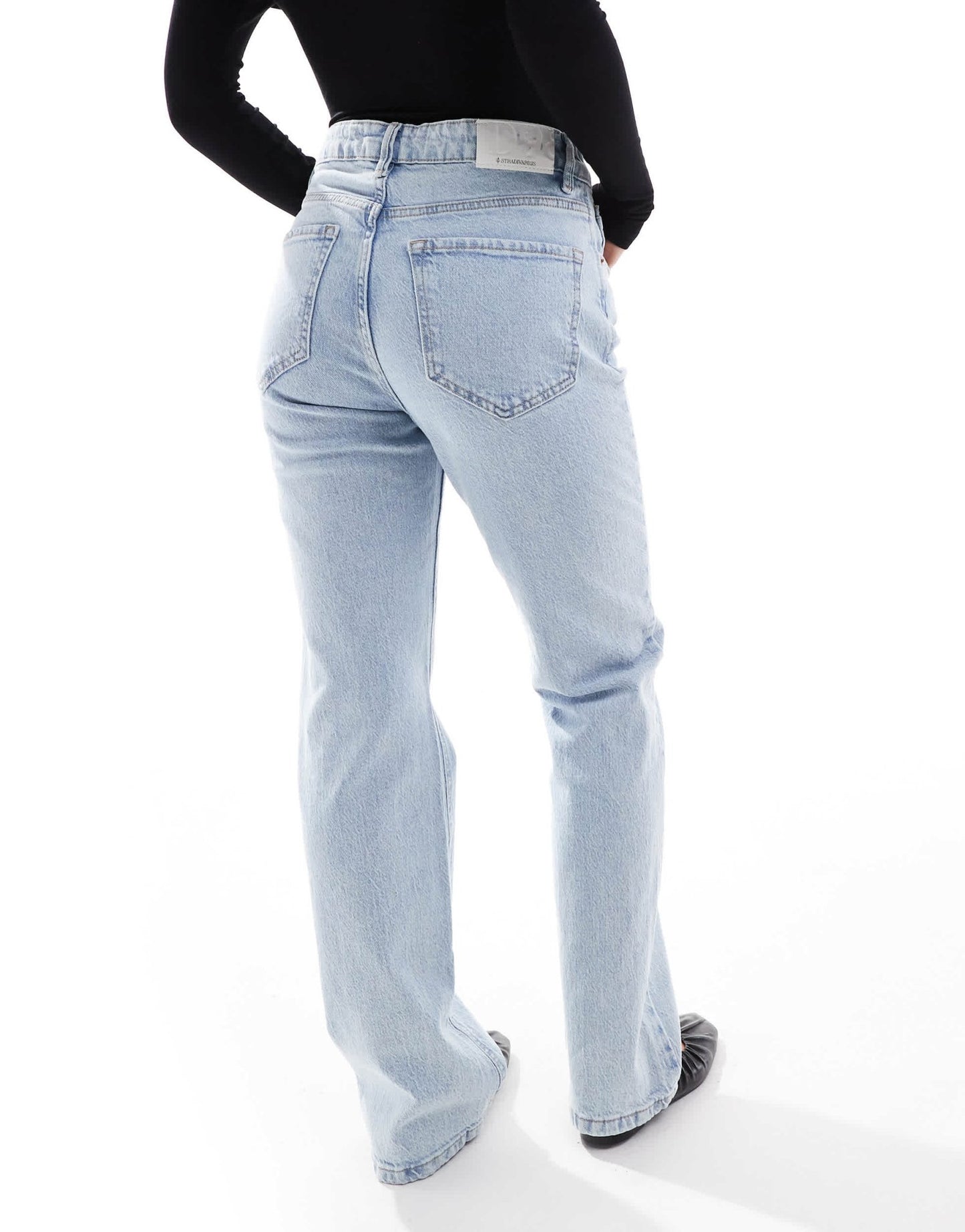Stradivarius Petite D98 straight leg jeans in light blue - ASOS Sample Sale