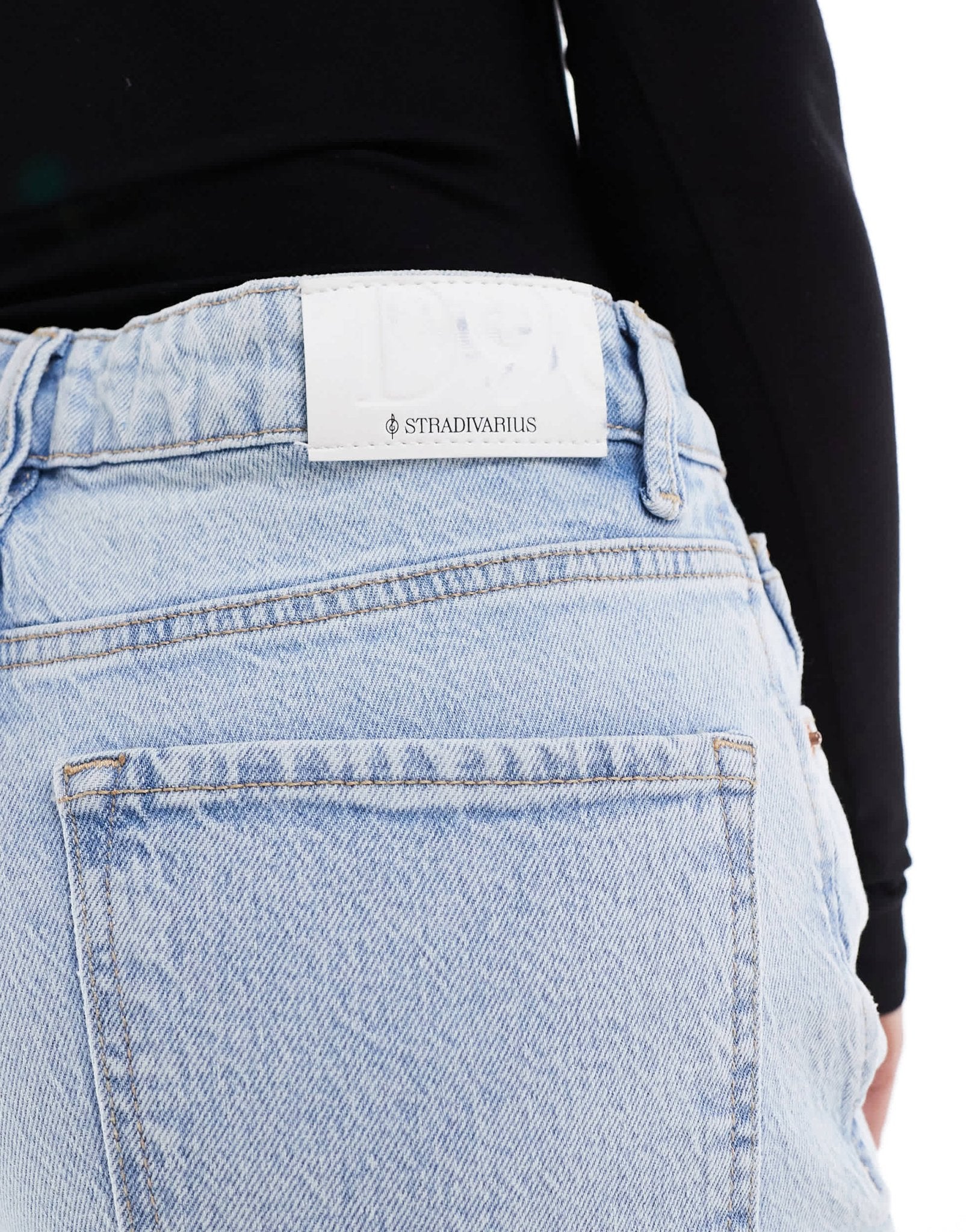 Stradivarius Petite D98 straight leg jeans in light blue - ASOS Sample Sale