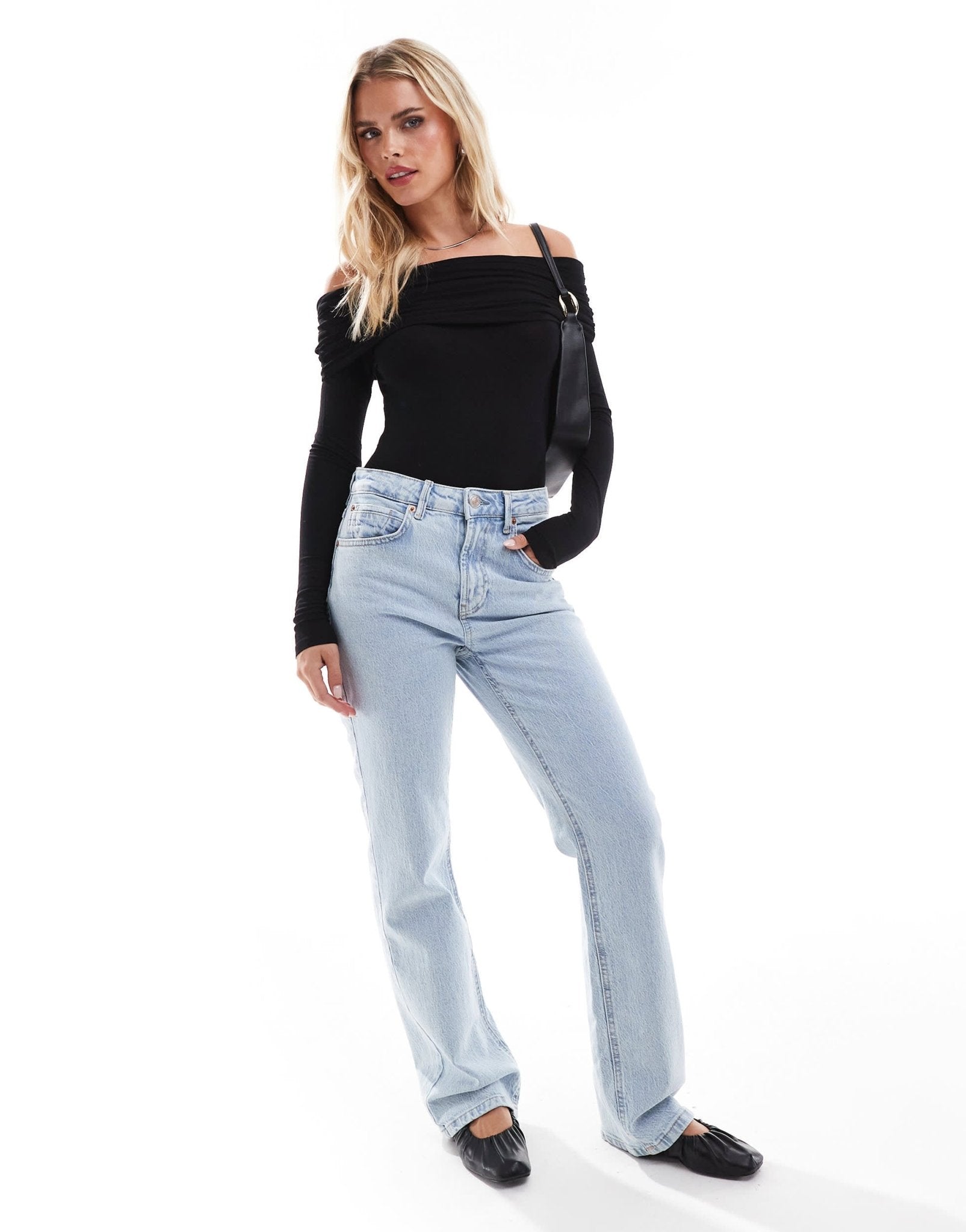 Stradivarius Petite D98 straight leg jeans in light blue - ASOS Sample Sale