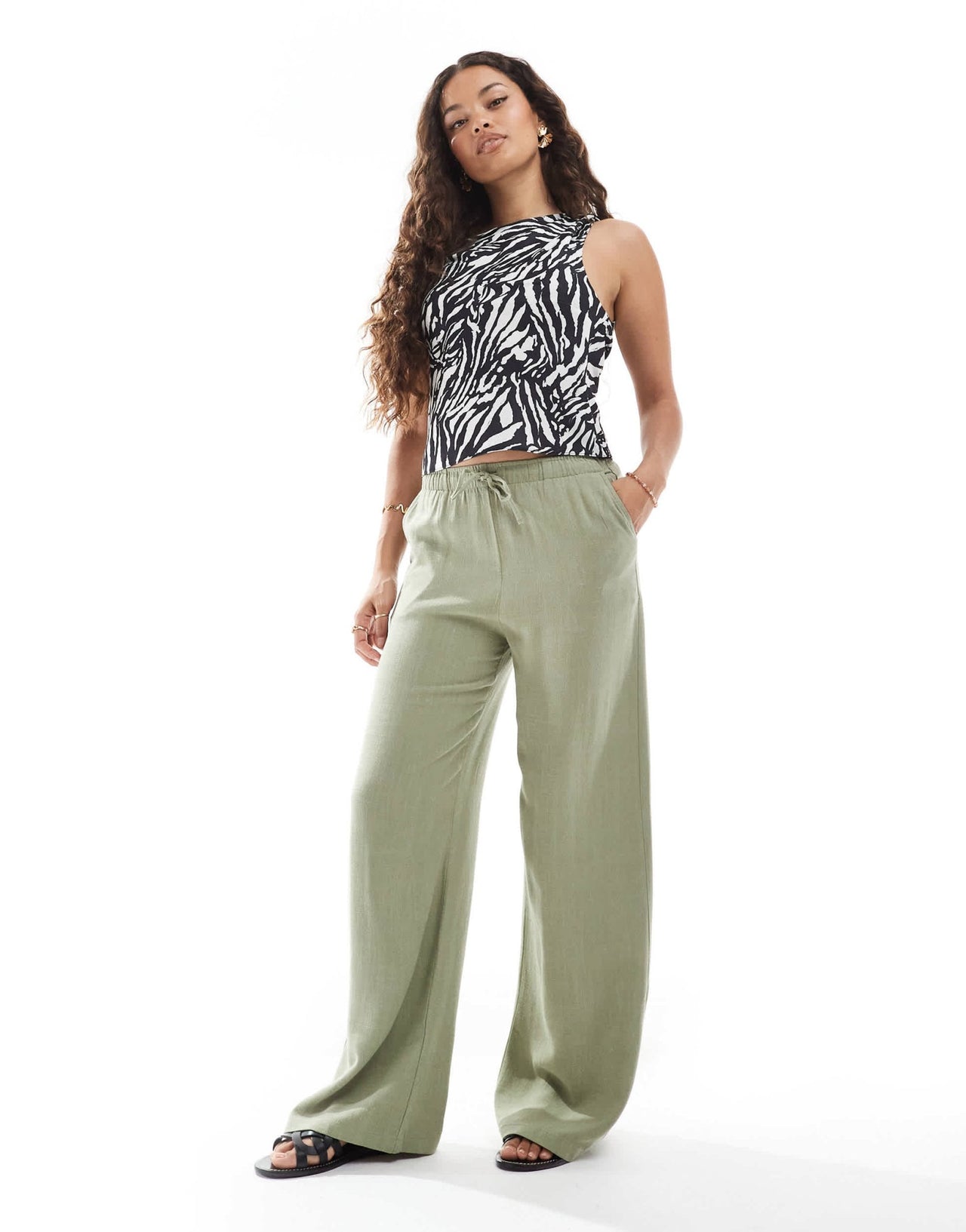 Stradivarius Petite linen look pull on trouser in khaki - ASOS Sample Sale