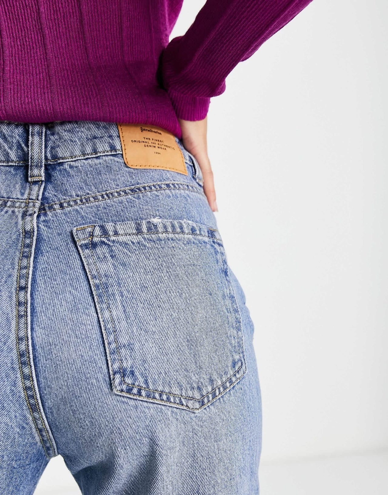 Stradivarius Petite mom fit vintage jean in medium blue - ASOS Sample Sale