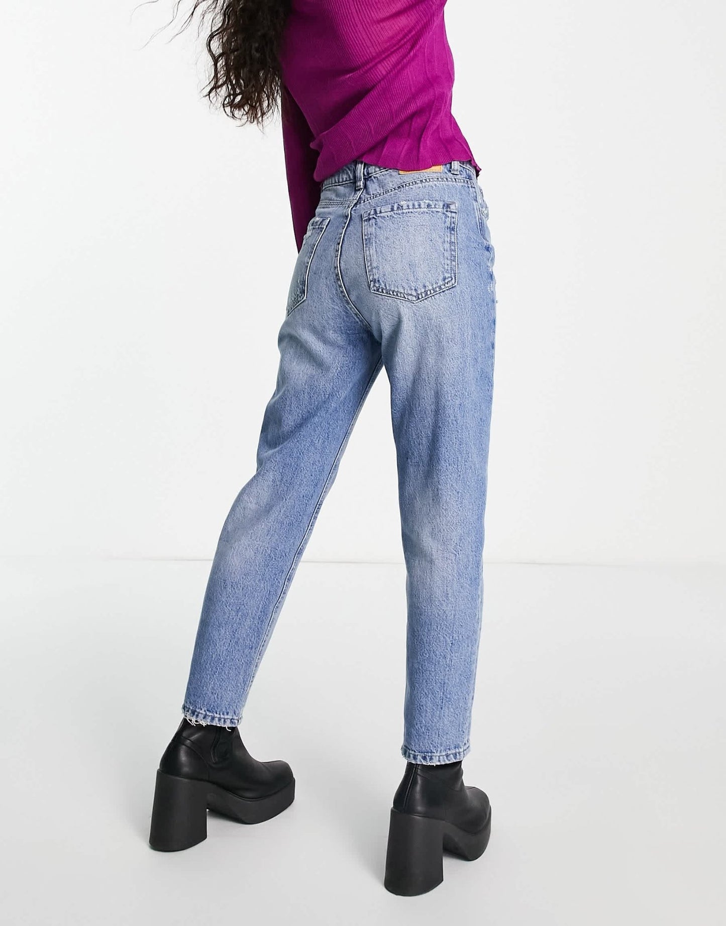 Stradivarius Petite mom fit vintage jean in medium blue - ASOS Sample Sale