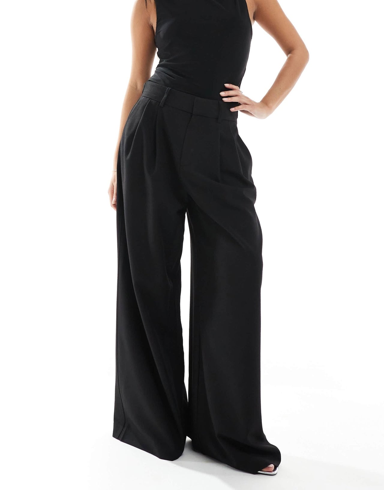 Stradivarius Petite pleated wide leg trousers in black - ASOS Sample Sale
