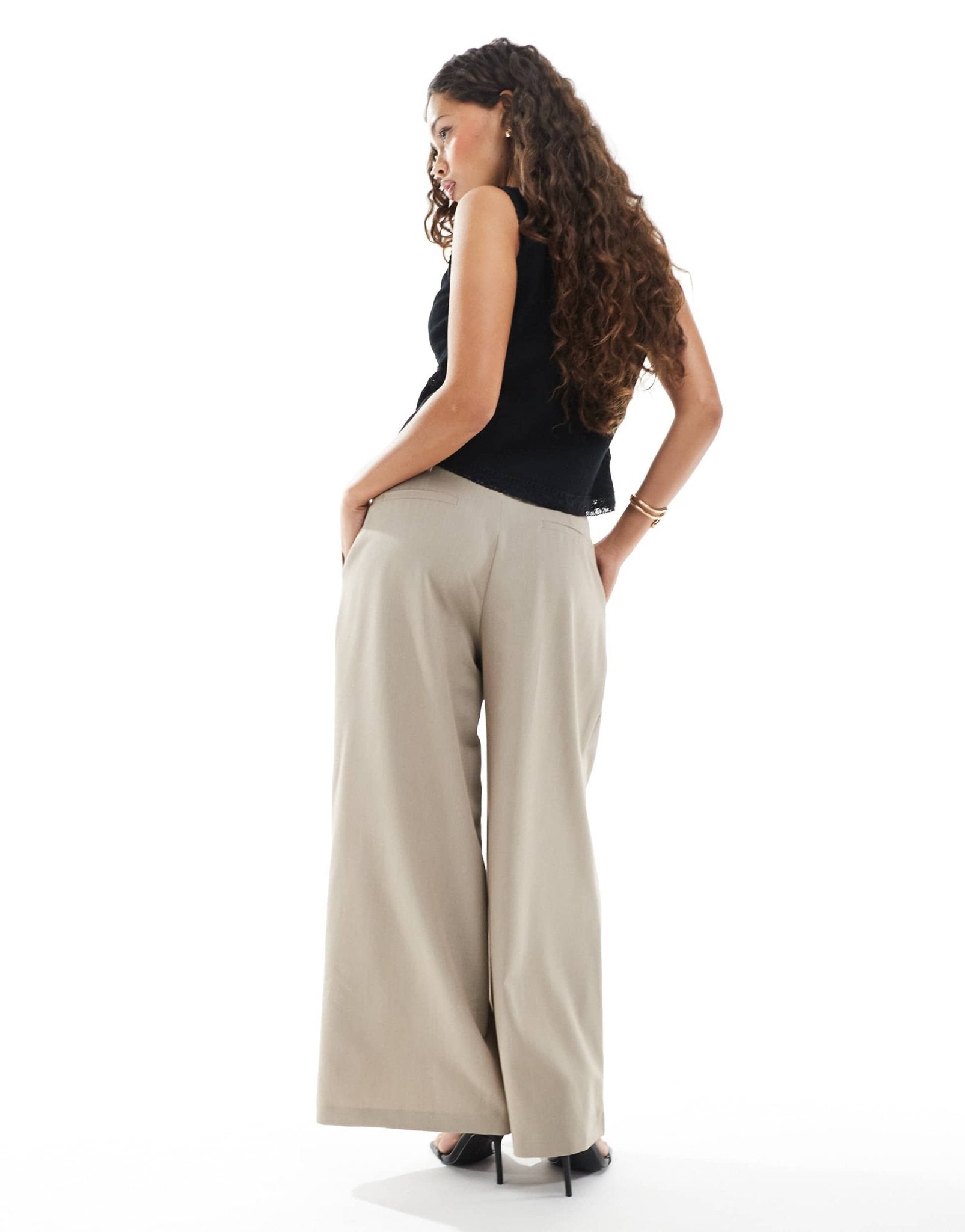 Stradivarius Petite pleated wide leg trousers in taupe - ASOS Sample Sale