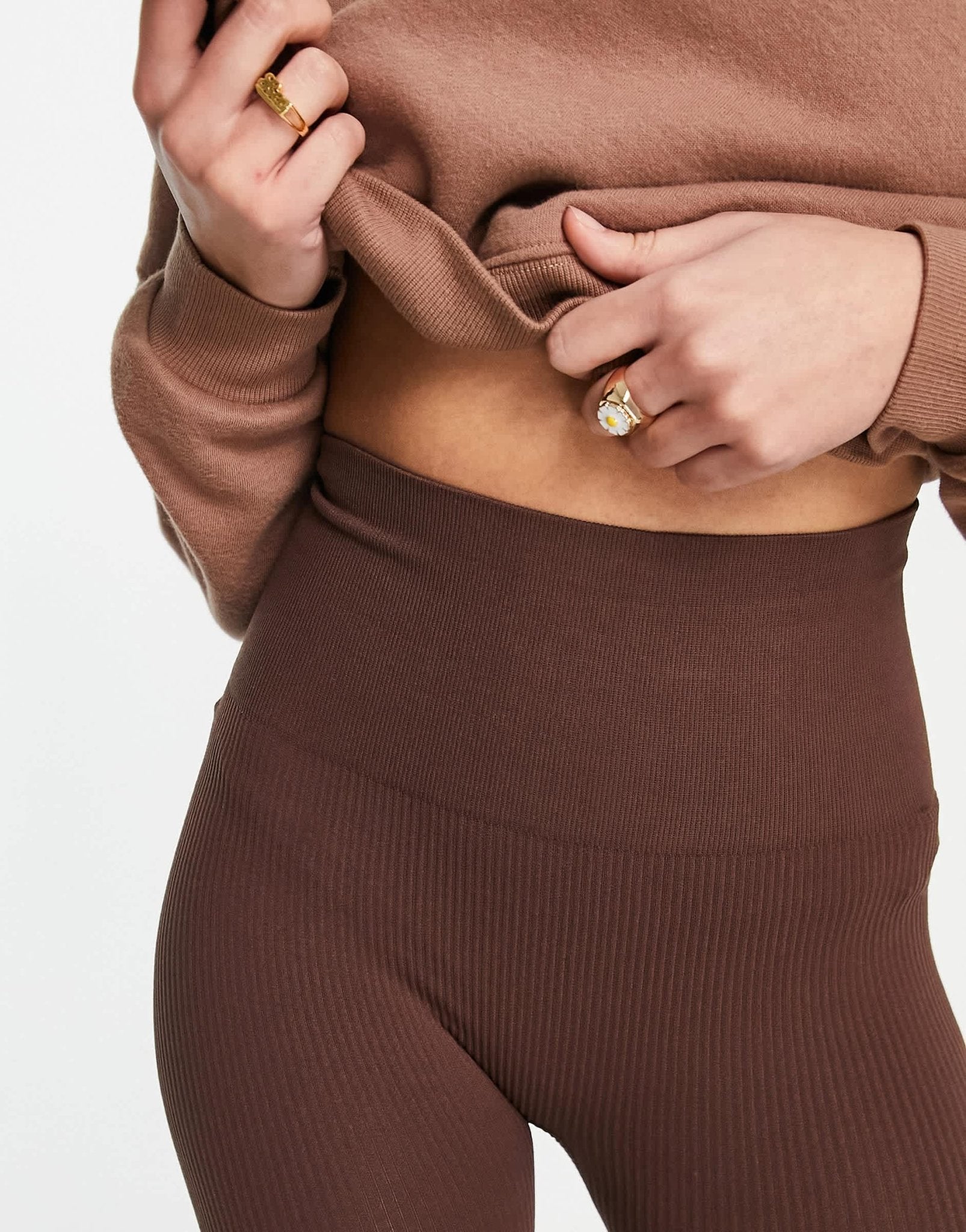 Stradivarius Petite seamless ribbed leggings in chocolate brown - ASOS Sample Sale