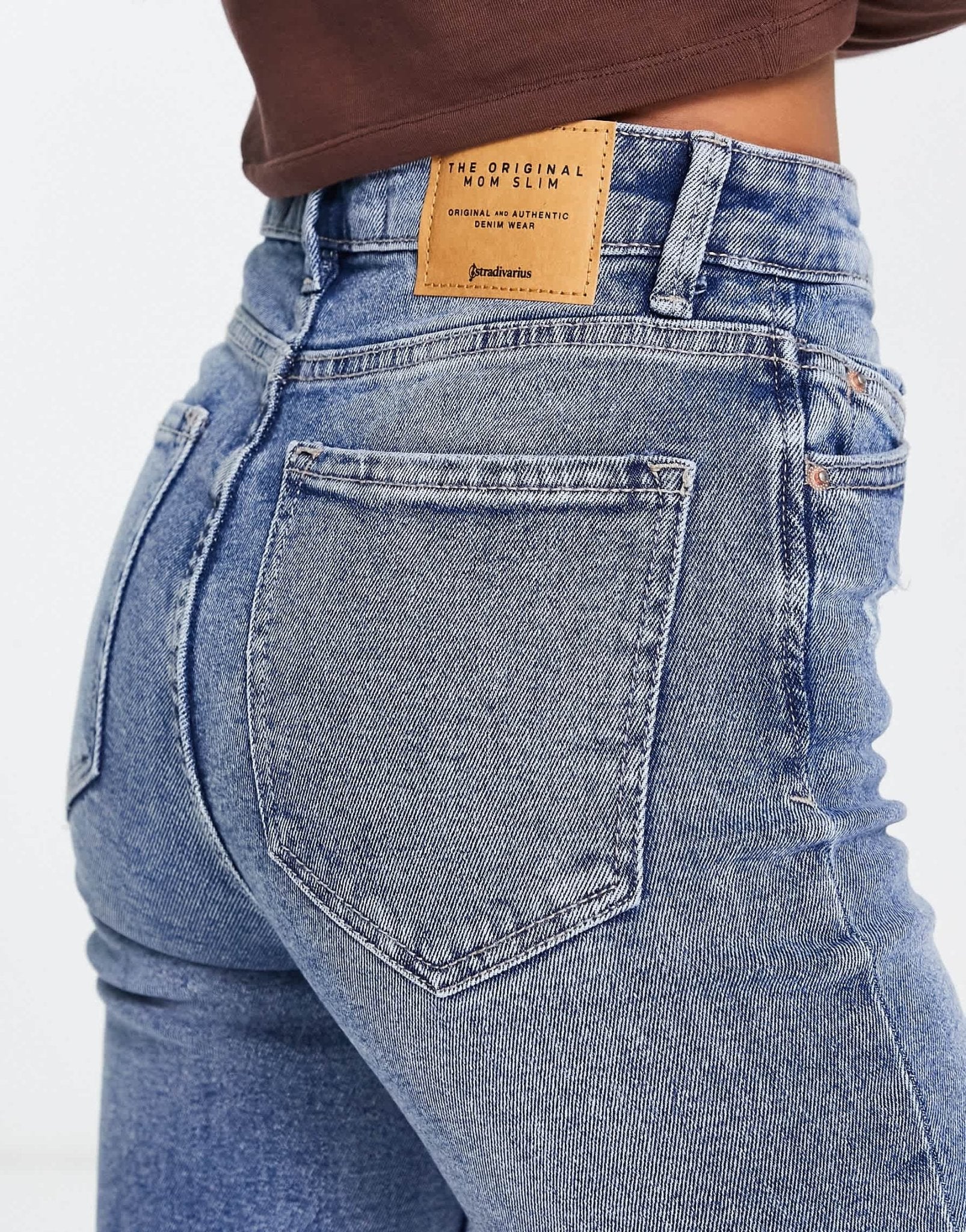 Stradivarius Petite slim mom jean with stretch and rip in authentic blue - ASOS Sample Sale