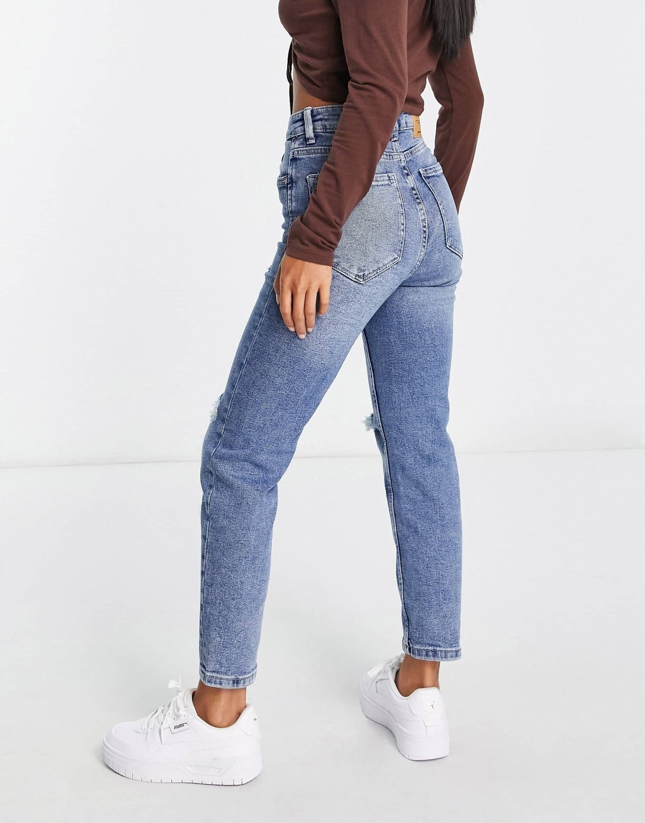 Stradivarius Petite slim mom jean with stretch and rip in authentic blue - ASOS Sample Sale