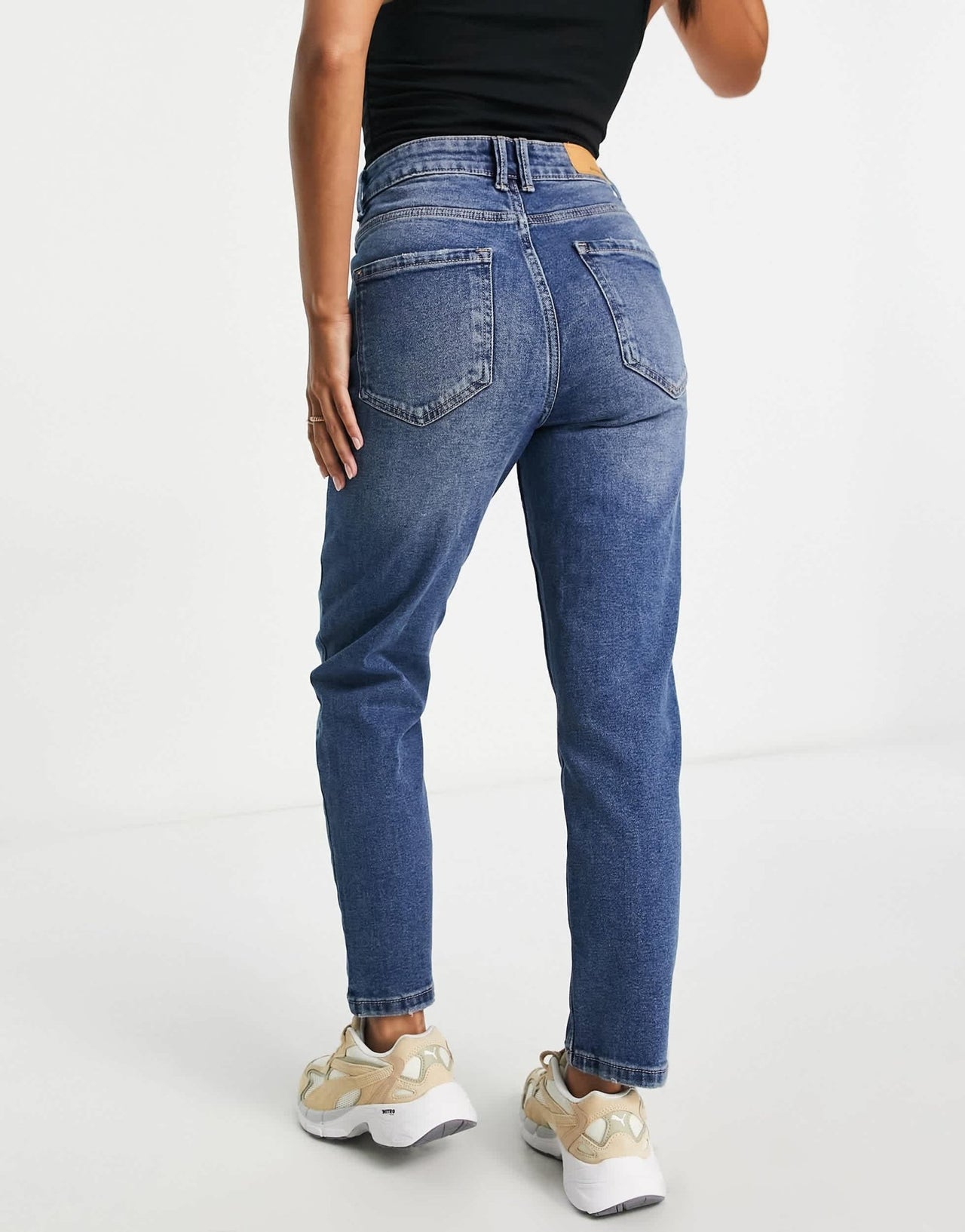 Stradivarius Petite slim mom jean with stretch in authentic blue - ASOS Sample Sale