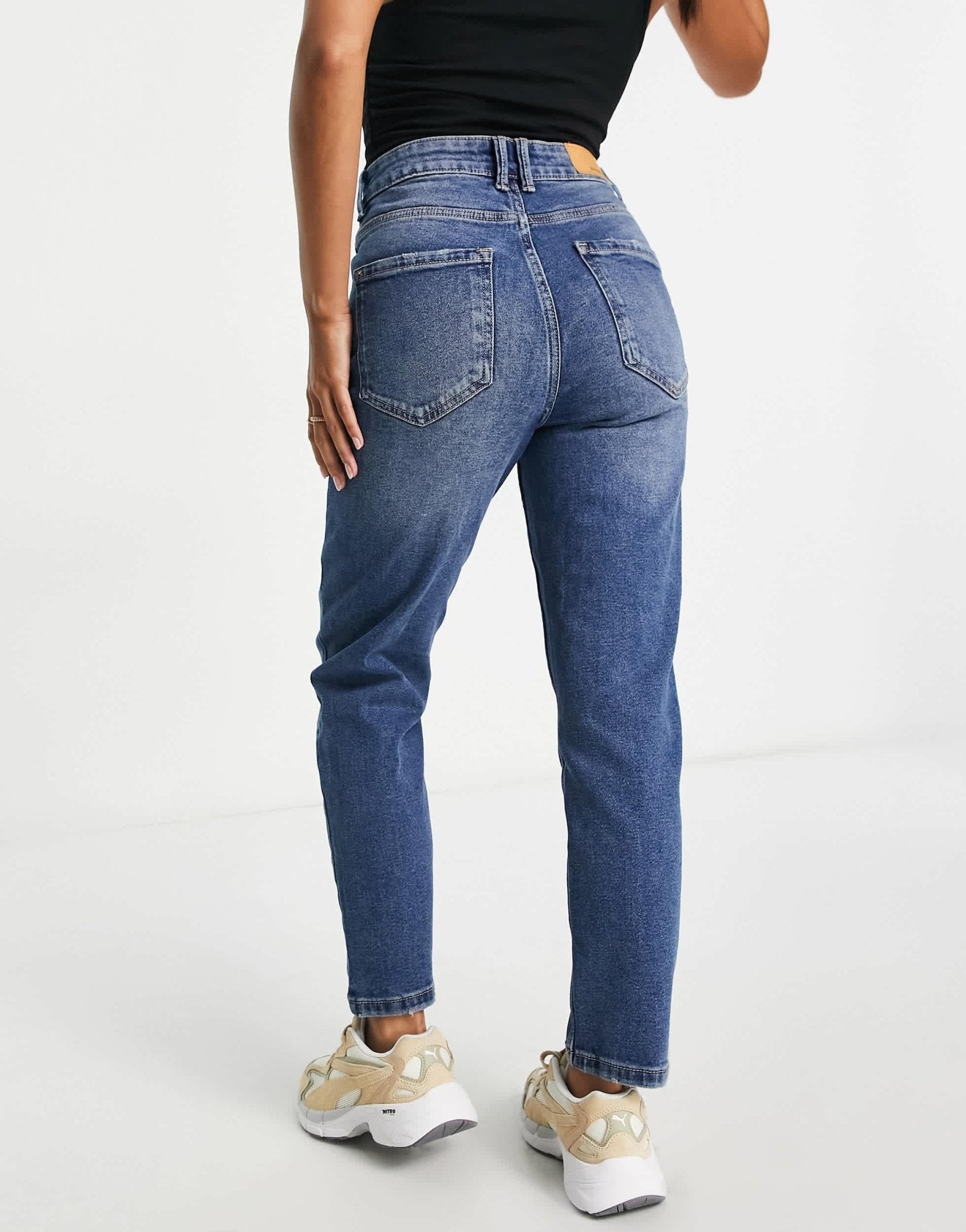 Stradivarius Petite slim mom jean with stretch in authentic blue - ASOS Sample Sale