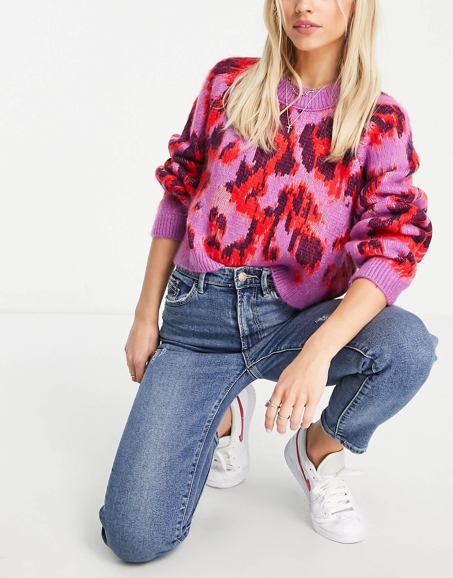 Stradivarius Petite slim mom jean with stretch in medium blue - ASOS Sample Sale