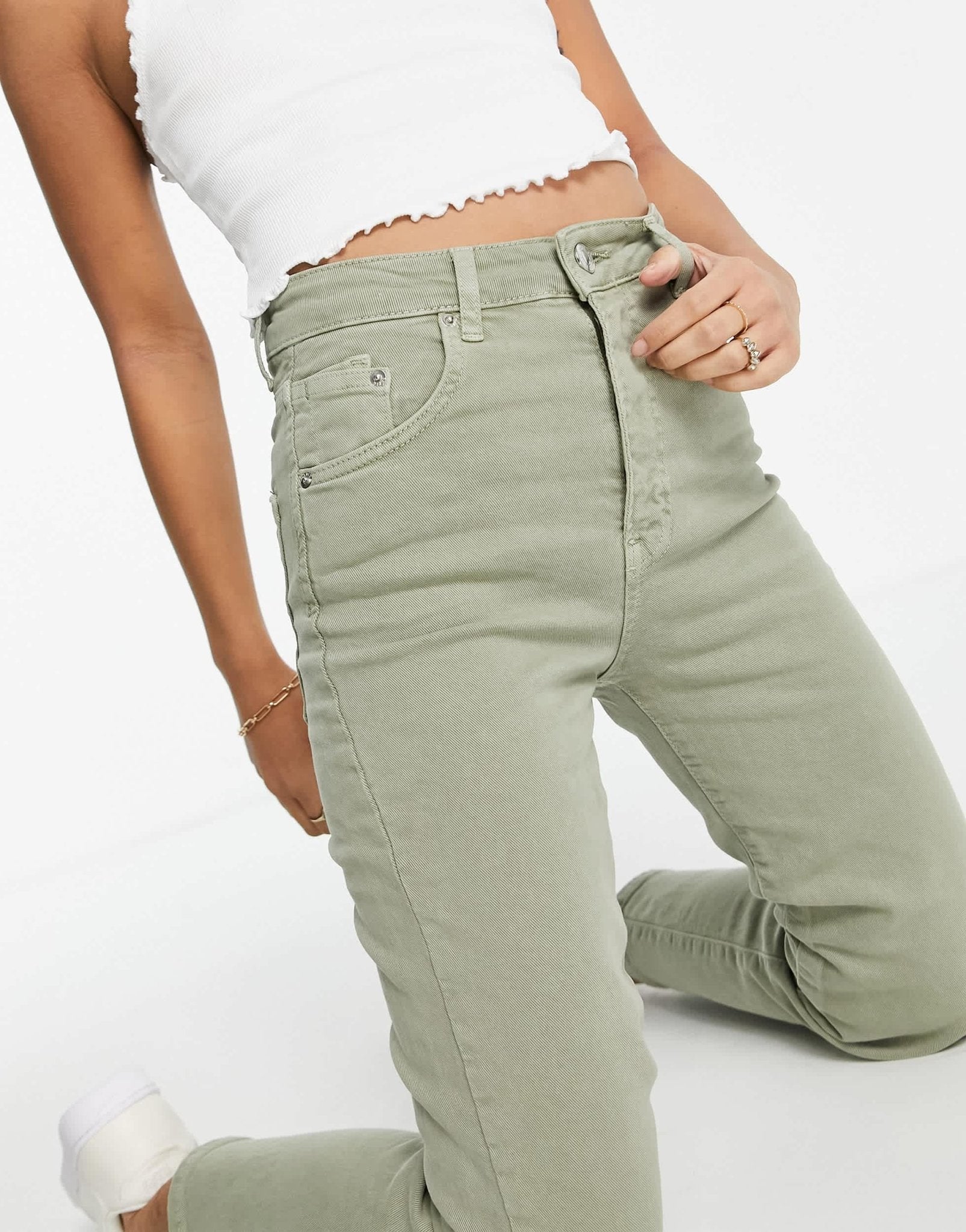 Stradivarius Petite slim mom jean with stretch in washed khaki - ASOS Sample Sale