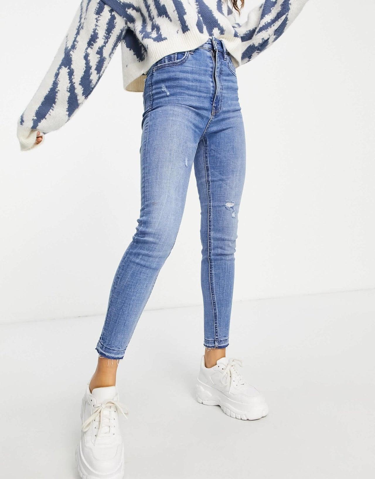 Stradivarius Petite super high waist skinny jean in in light blue - ASOS Sample Sale