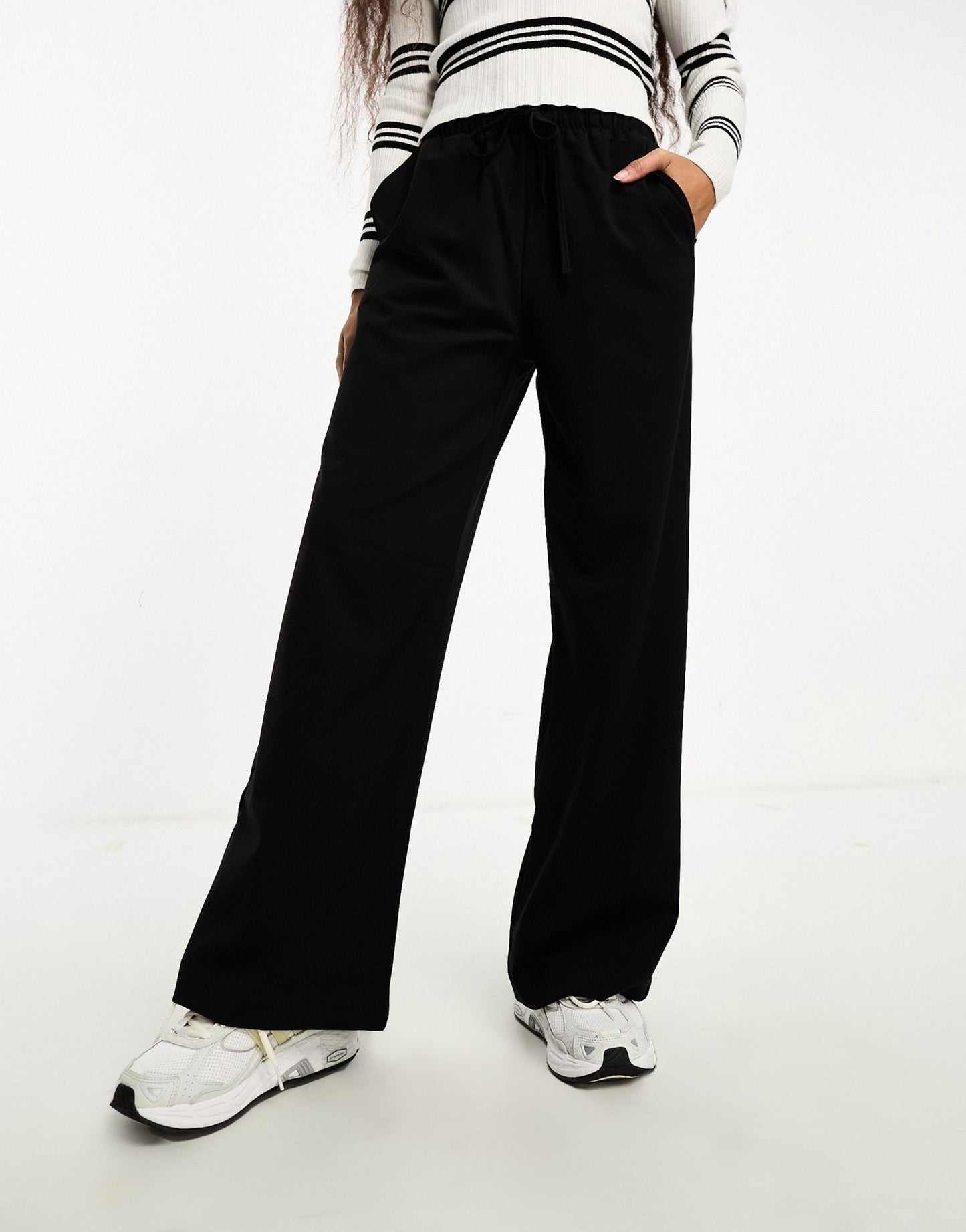 Stradivarius Petite tailored pull on trouser in black - ASOS Sample Sale