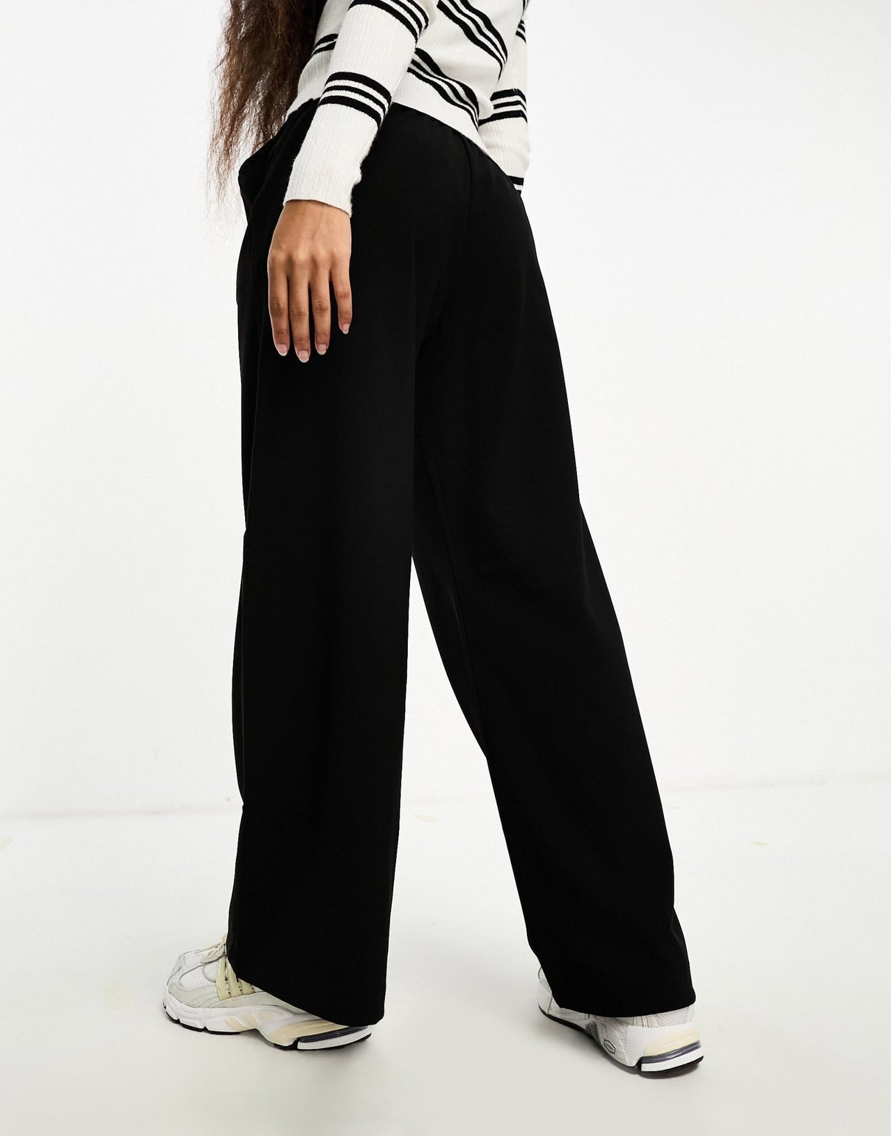 Stradivarius Petite tailored pull on trouser in black - ASOS Sample Sale