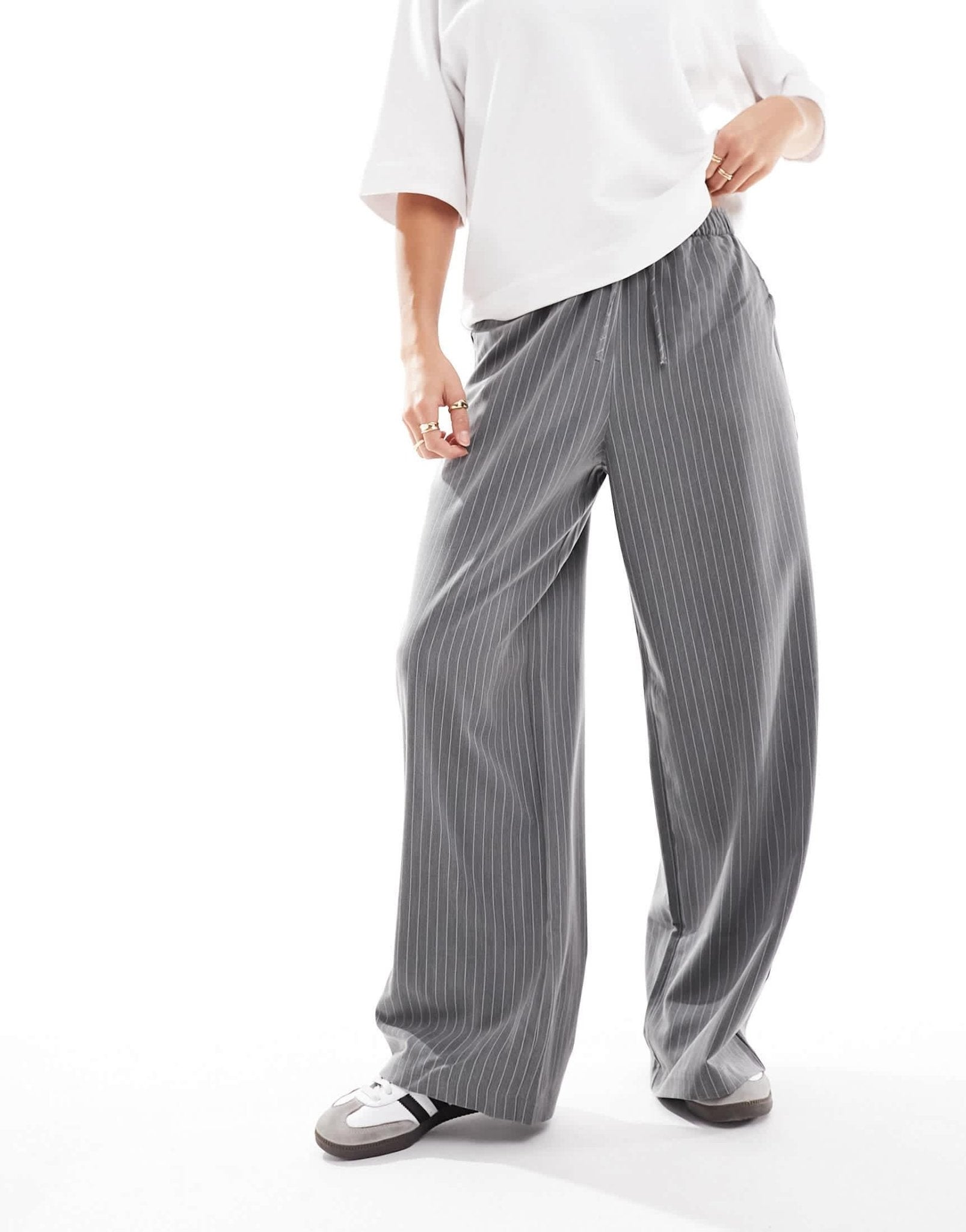 Stradivarius Petite tailored pull on trouser in grey pinstripe - ASOS Sample Sale