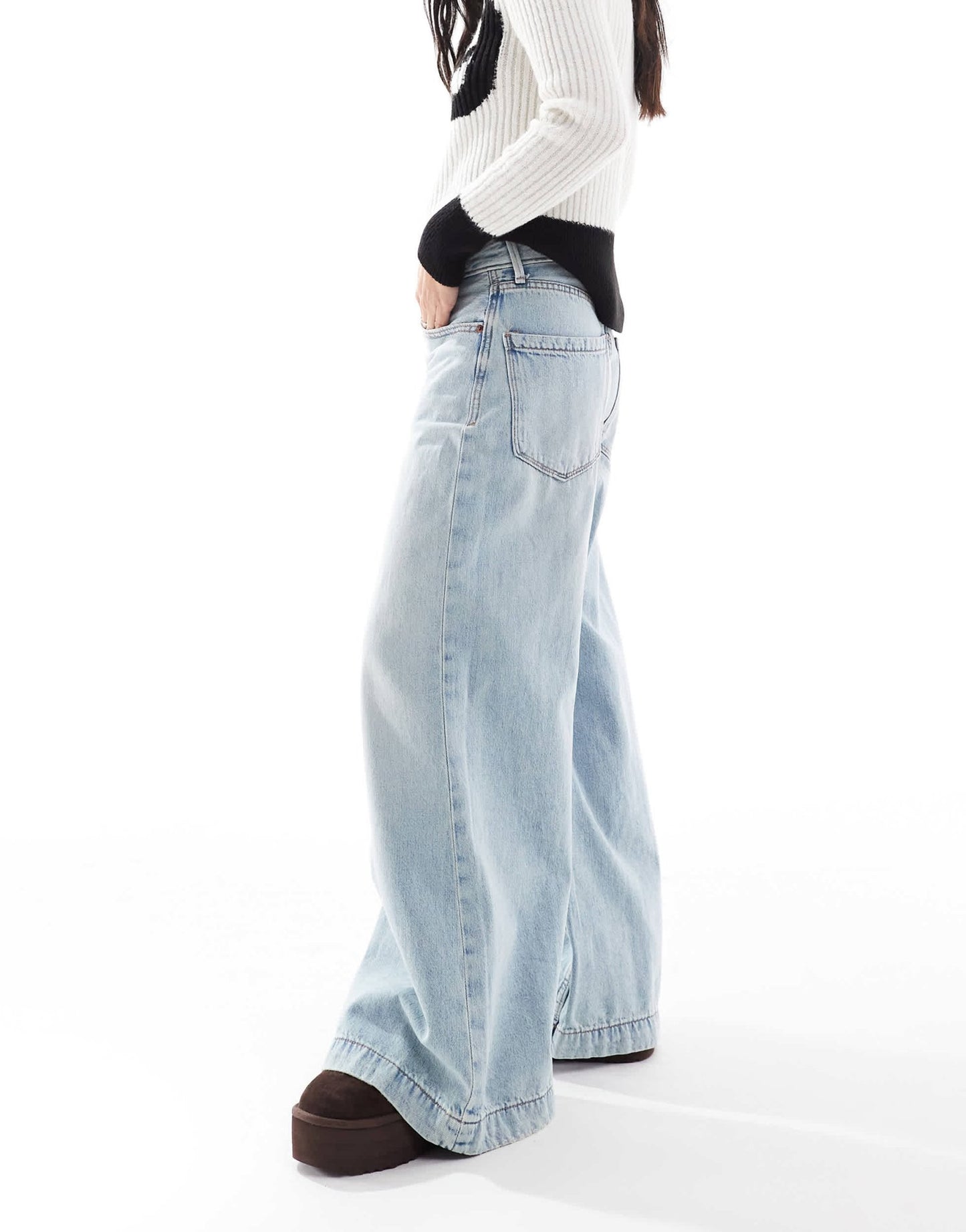 Stradivarius Petite wide flare jean in light wash blue - ASOS Sample Sale