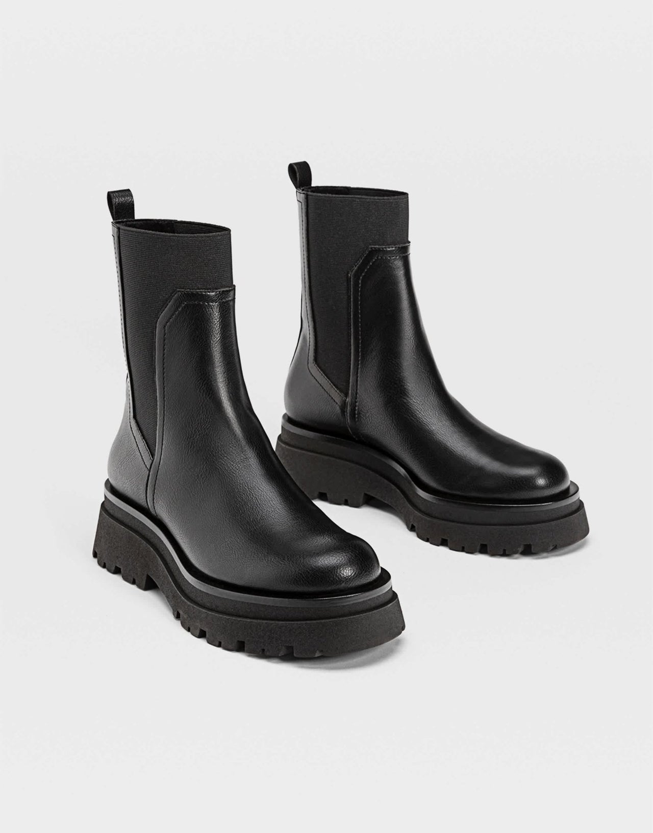 Stradivarius pull on chelsea boots in black - ASOS Sample Sale